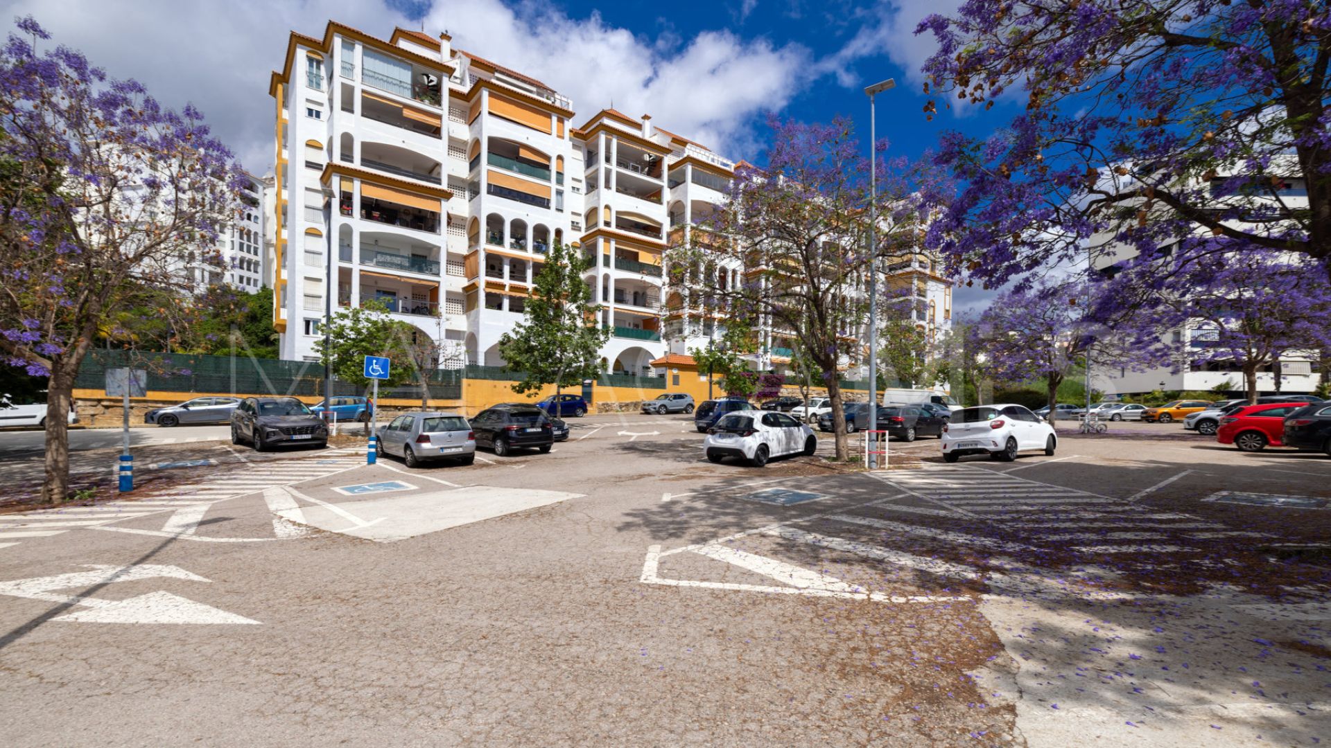 Apartamento for sale in Estepona Puerto with 3 bedrooms