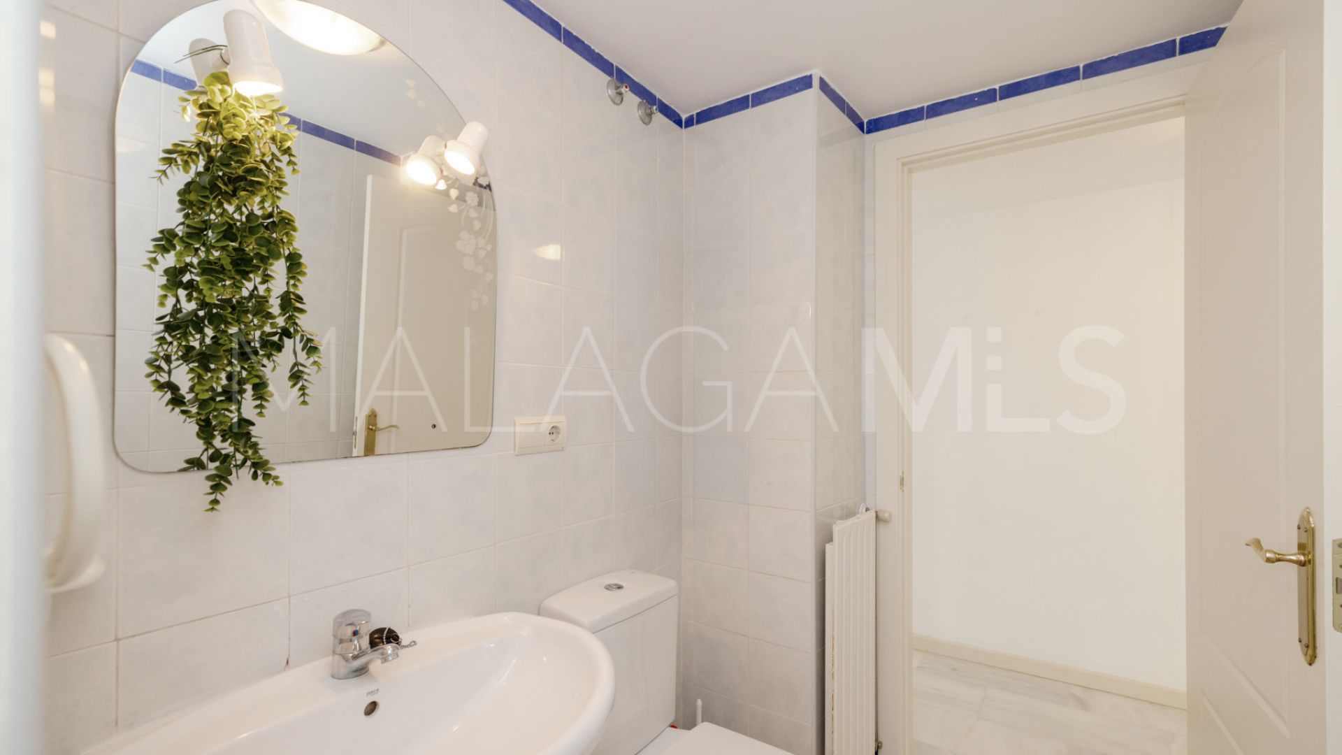 Apartamento for sale in Estepona Puerto with 3 bedrooms