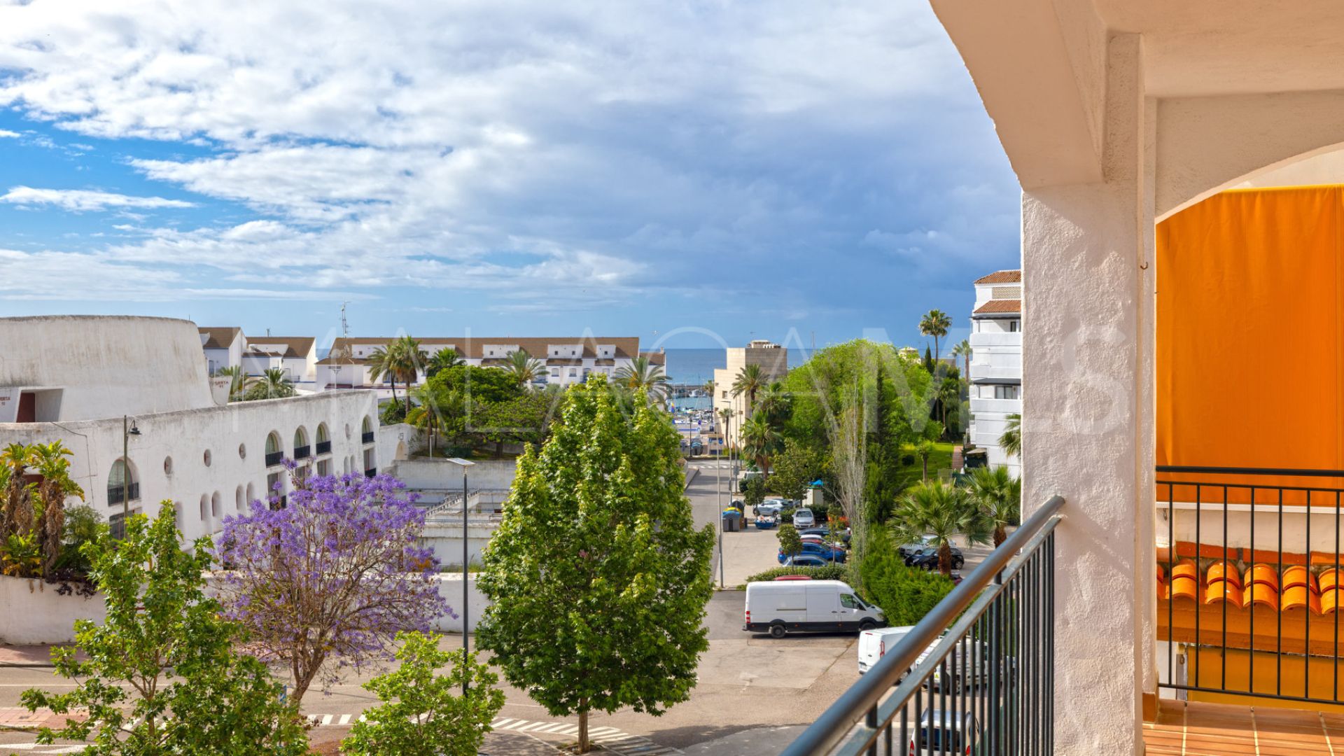 Apartamento for sale in Estepona Puerto with 3 bedrooms
