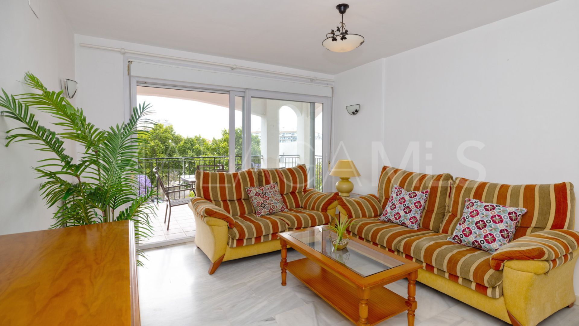 Apartamento for sale in Estepona Puerto with 3 bedrooms