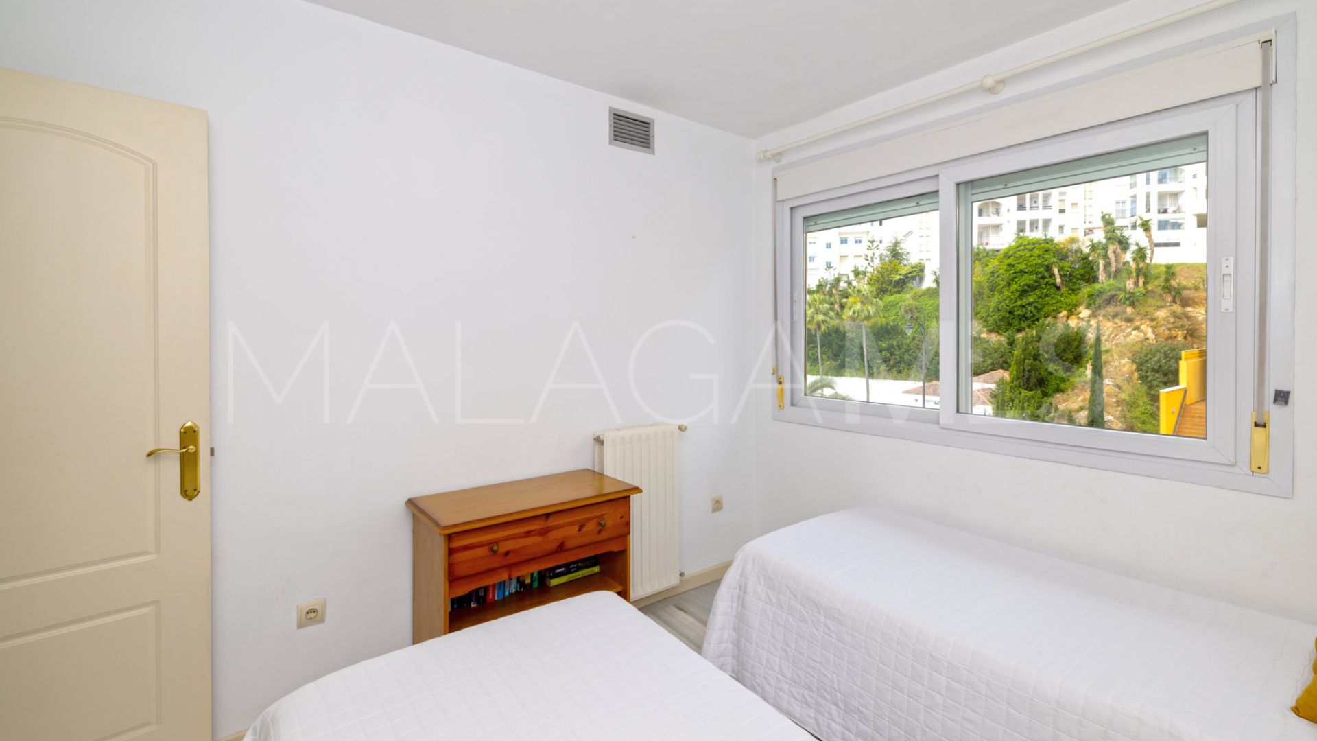 Apartamento for sale in Estepona Puerto with 3 bedrooms