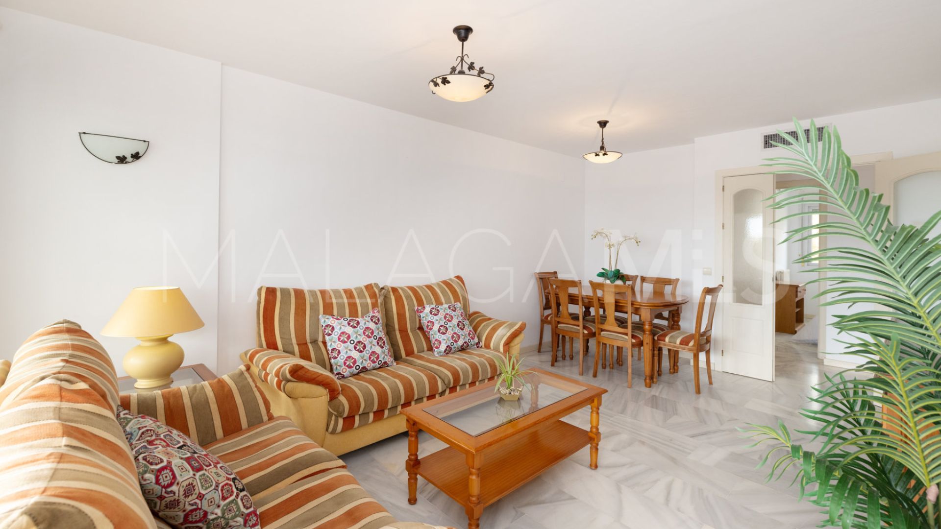 Apartamento for sale in Estepona Puerto with 3 bedrooms