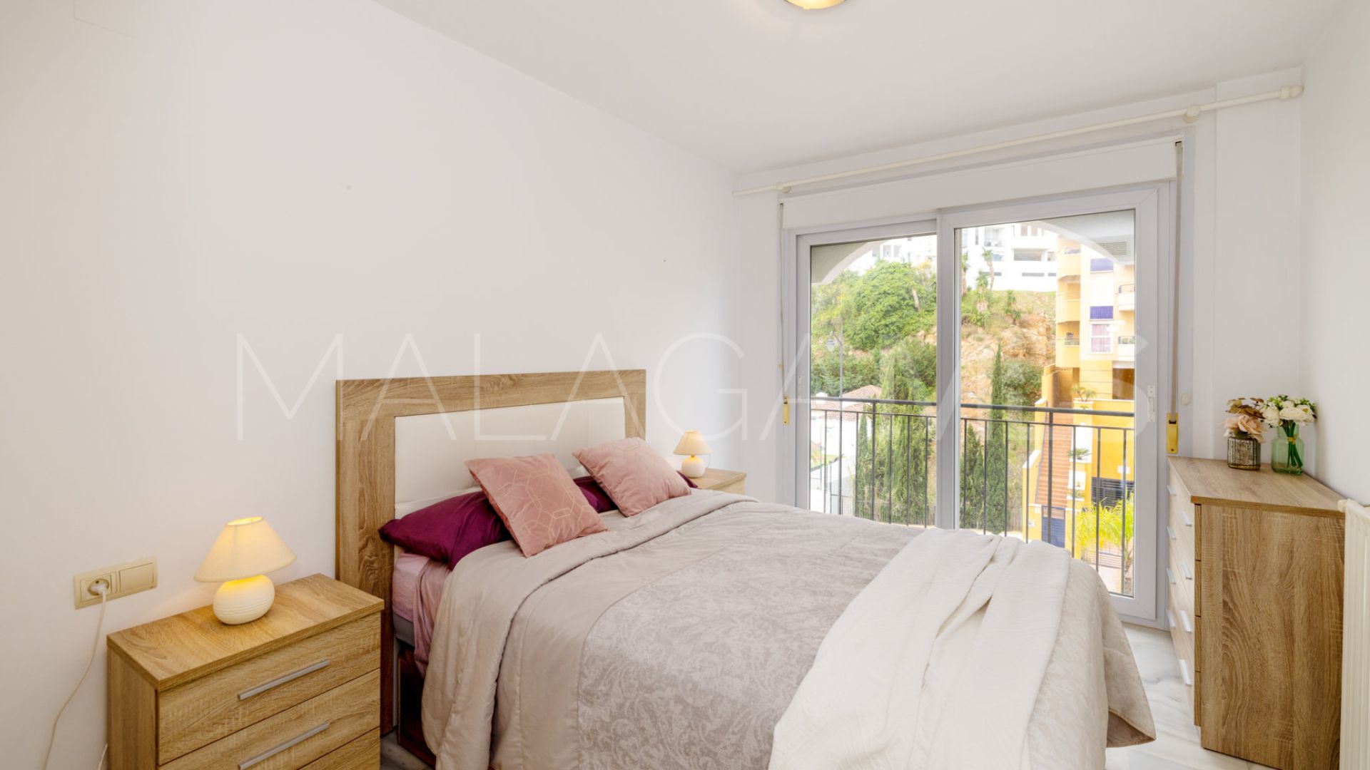 Apartamento for sale in Estepona Puerto with 3 bedrooms