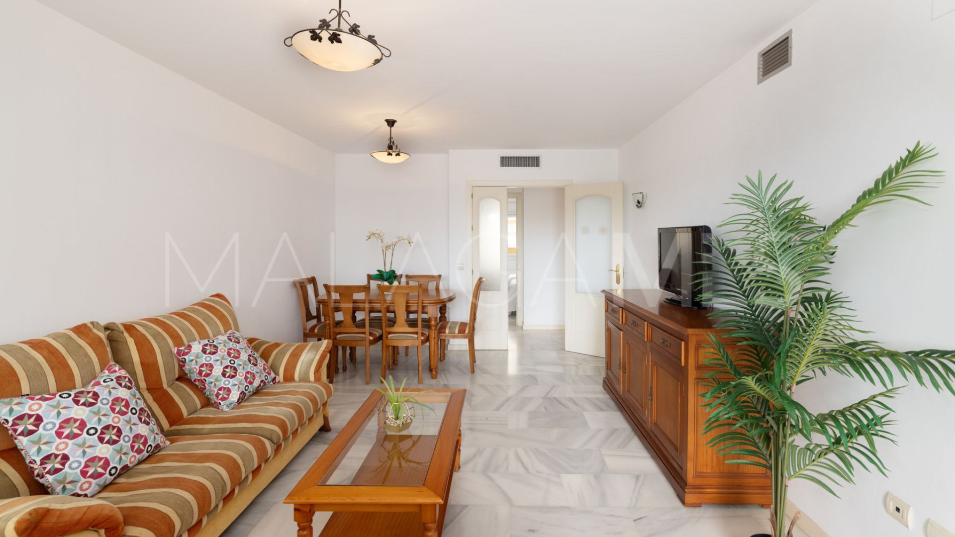 Apartamento for sale in Estepona Puerto with 3 bedrooms