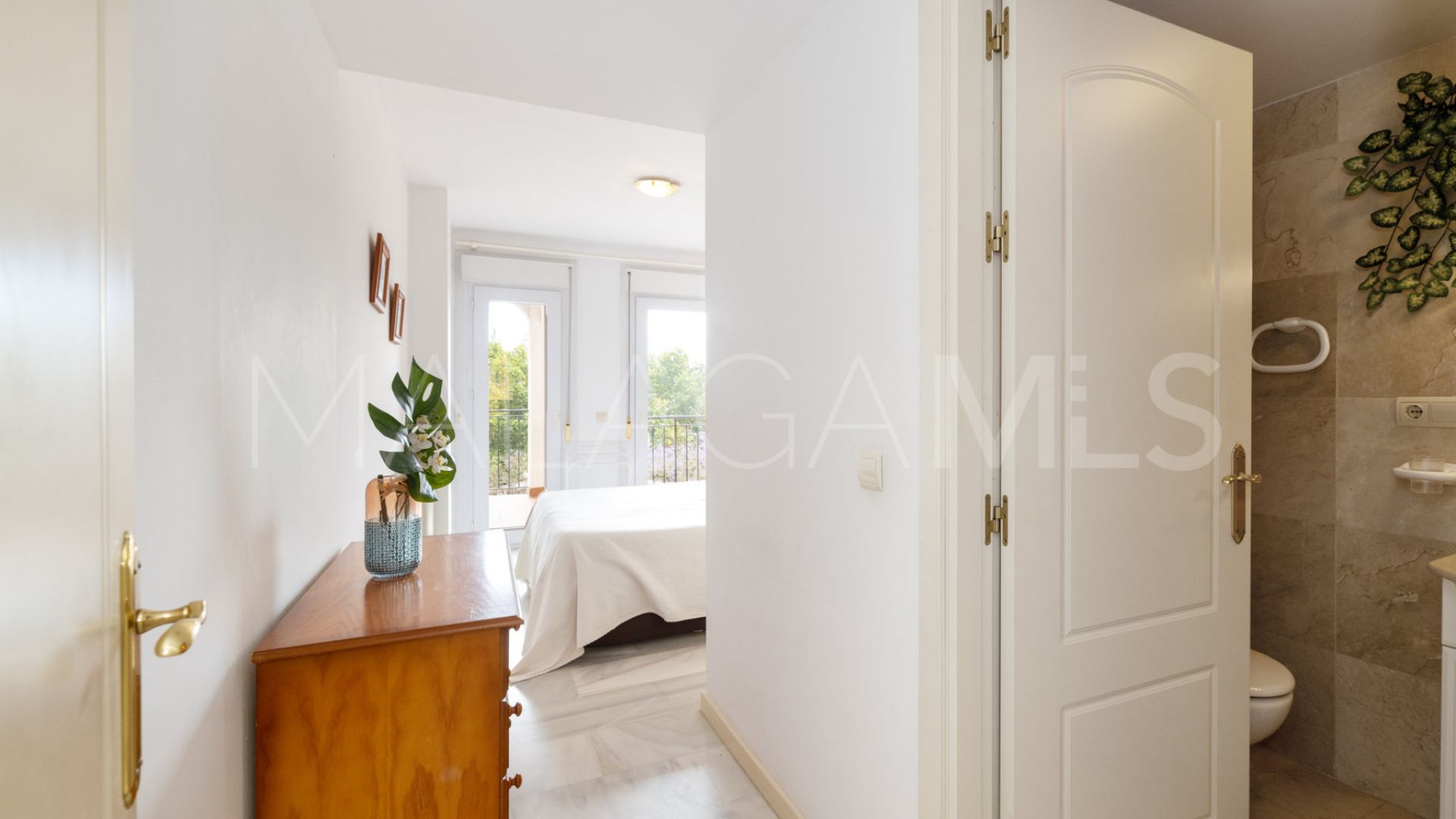 Apartamento for sale in Estepona Puerto with 3 bedrooms