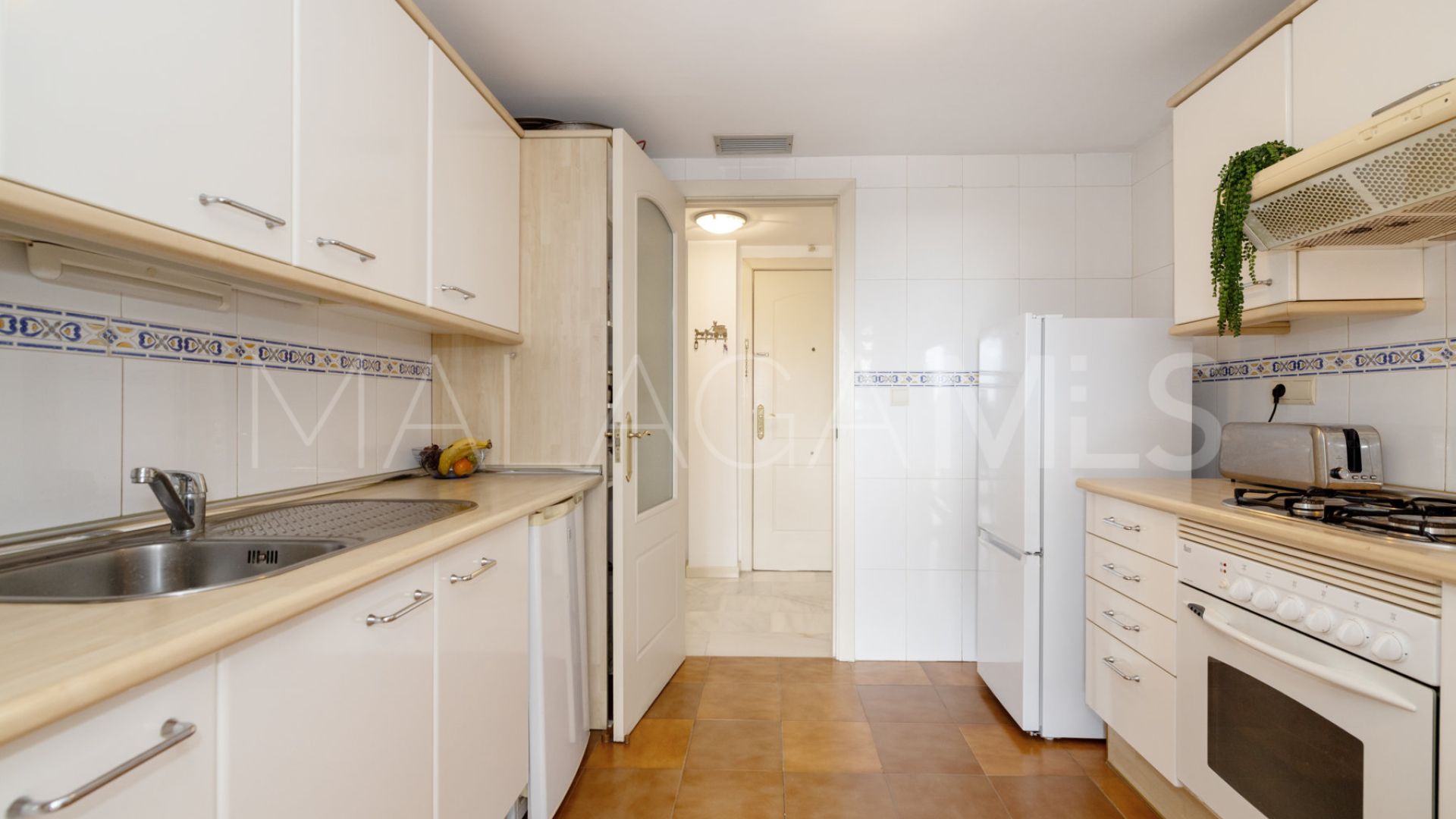 Apartamento for sale in Estepona Puerto with 3 bedrooms