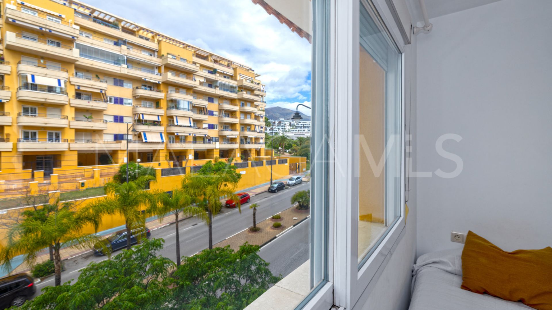 Apartamento for sale in Estepona Puerto with 3 bedrooms