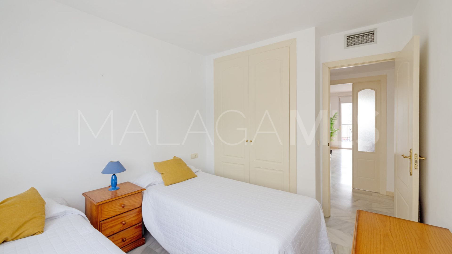 Apartamento for sale in Estepona Puerto with 3 bedrooms