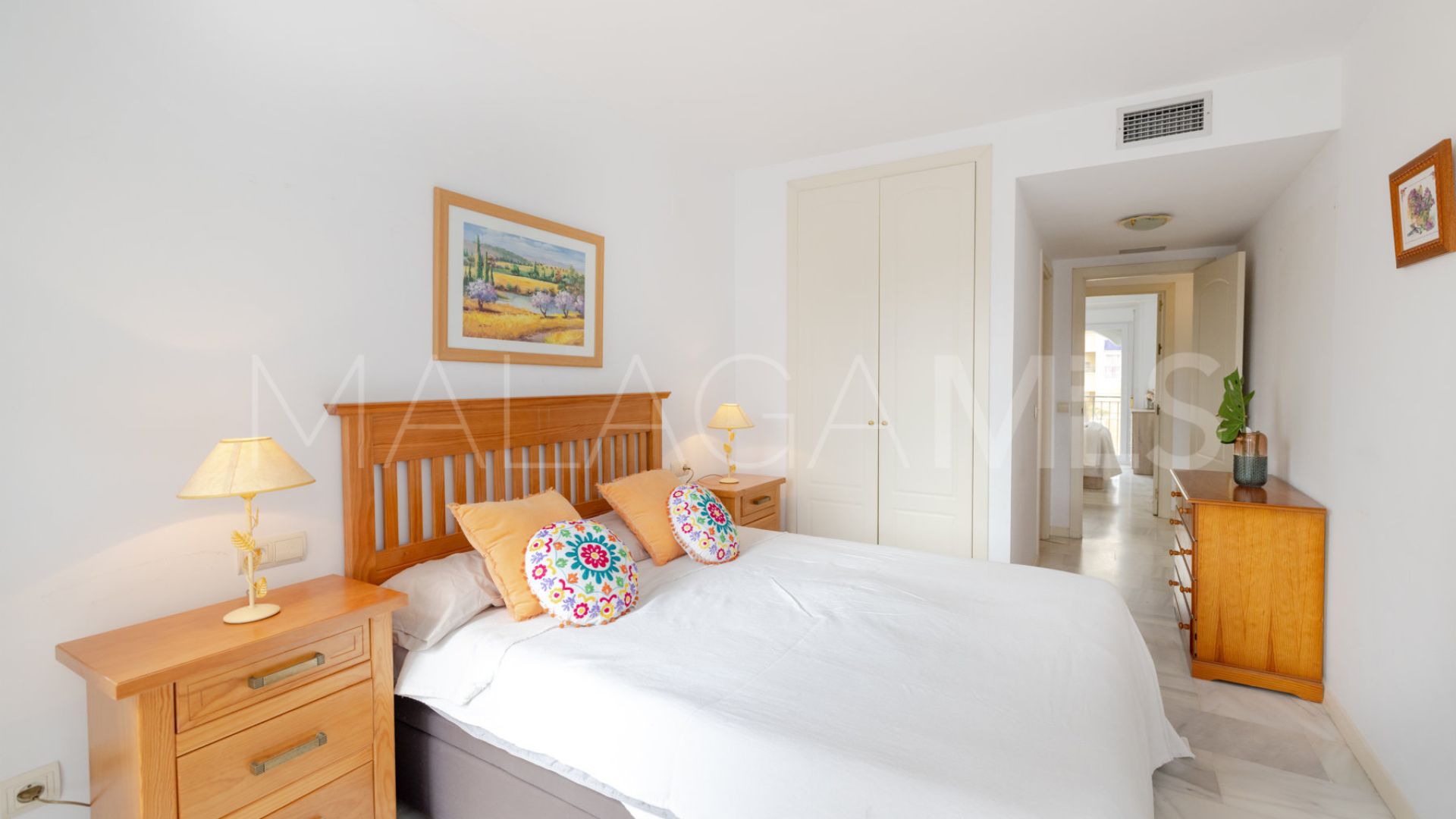 Apartamento for sale in Estepona Puerto with 3 bedrooms