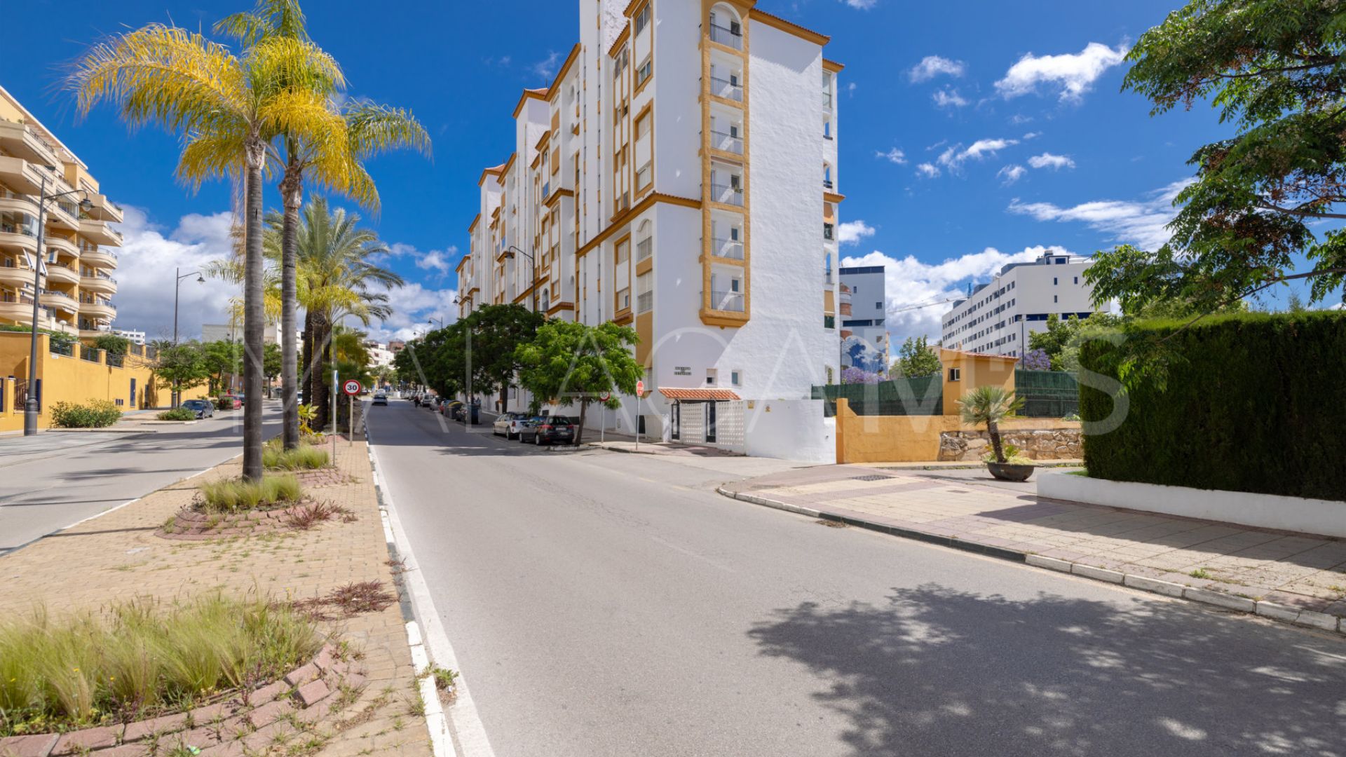 Apartamento for sale in Estepona Puerto with 3 bedrooms