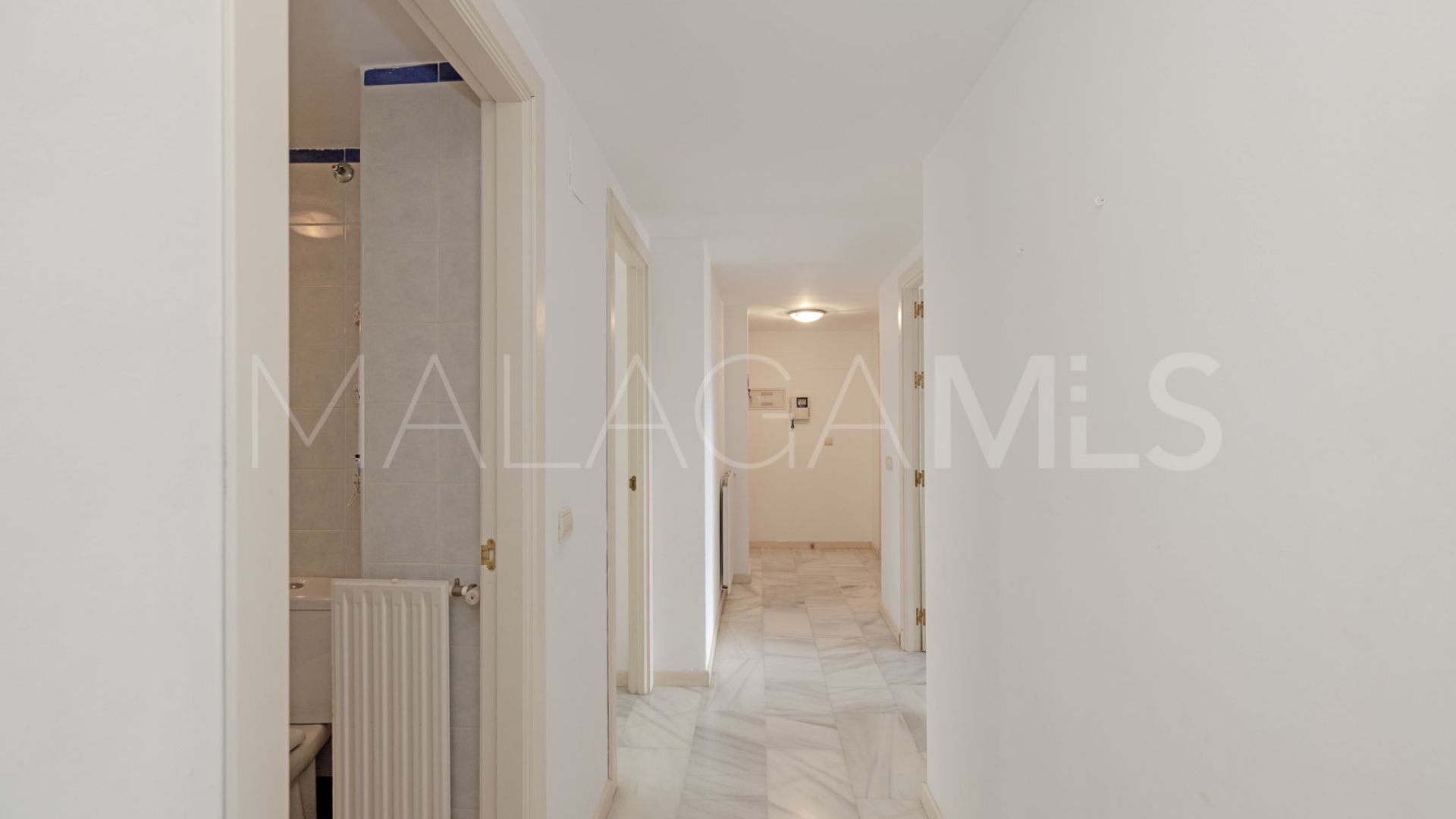 Apartamento for sale in Estepona Puerto with 3 bedrooms