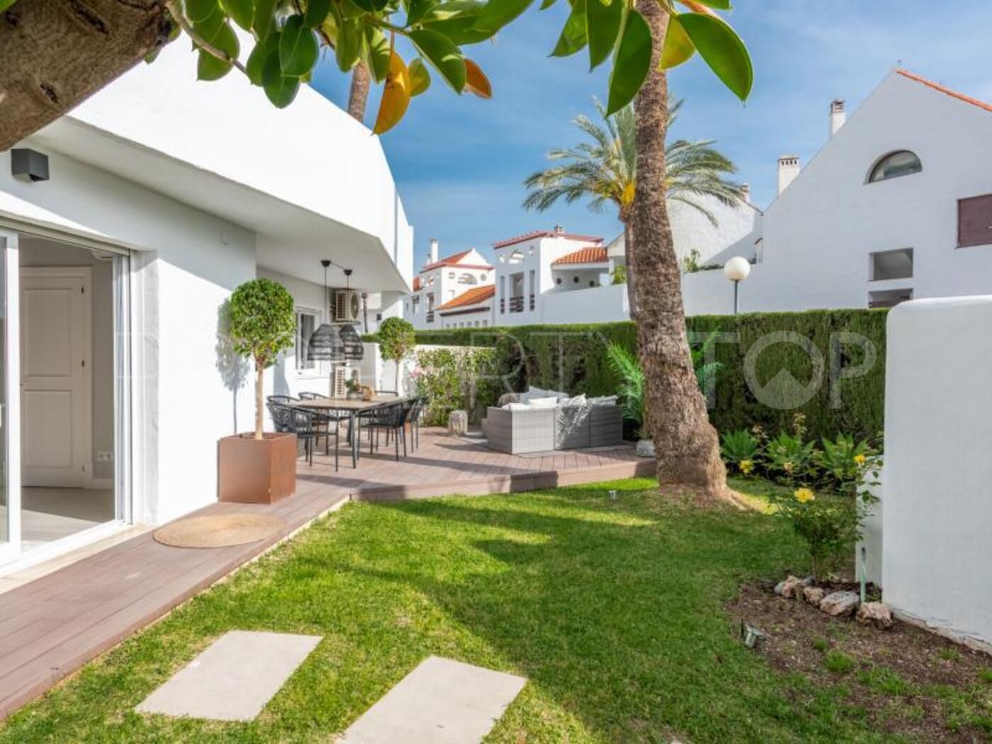 For sale Jardines de Andalucia 4 bedrooms ground floor apartment