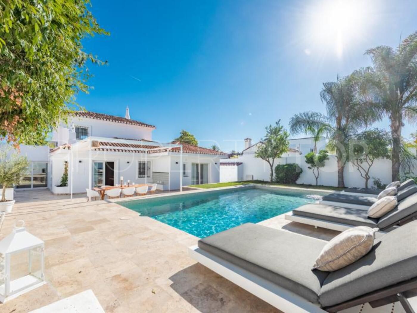 Villa for sale in Nueva Andalucia