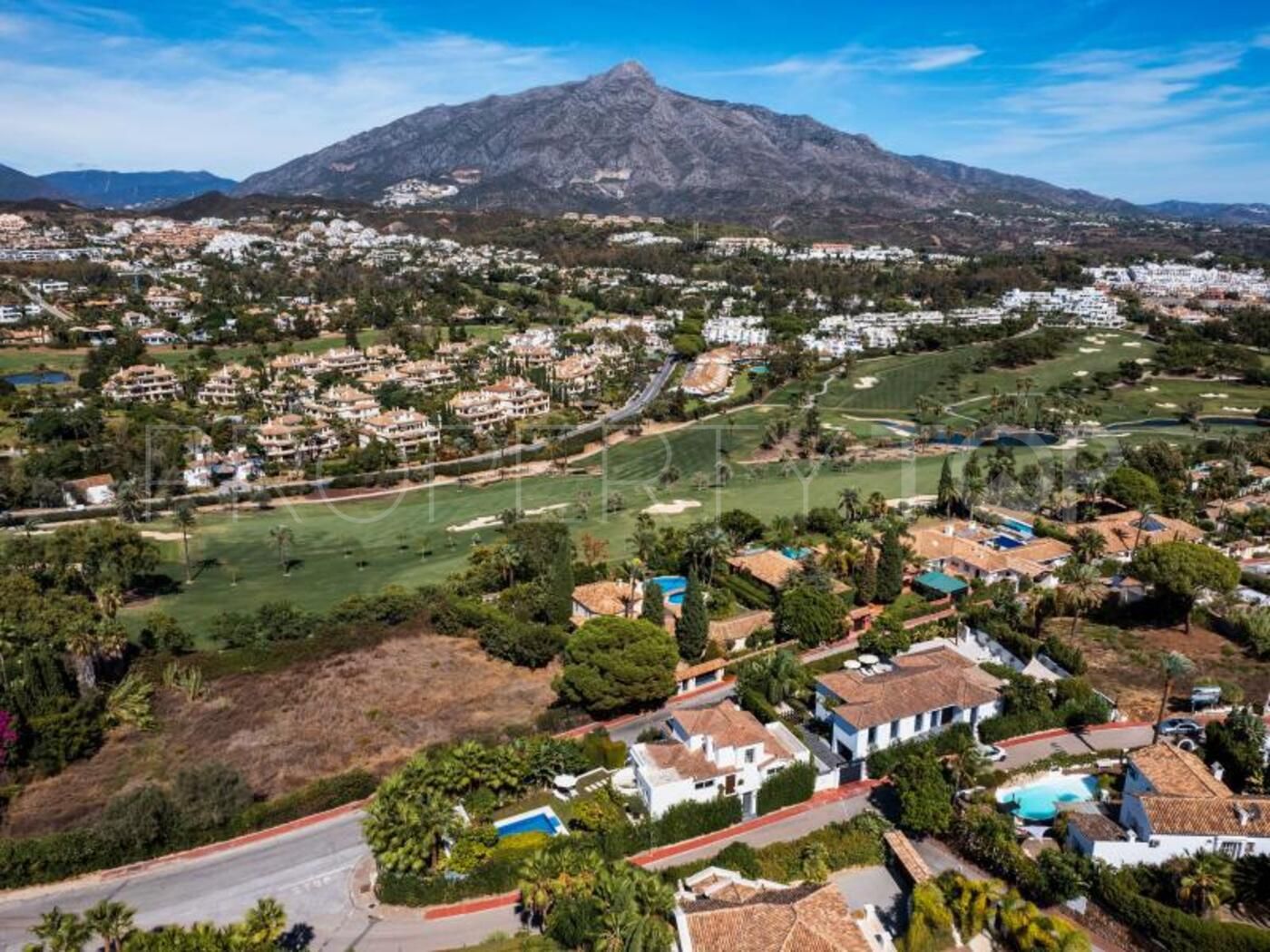 Se vende villa en Los Naranjos Golf