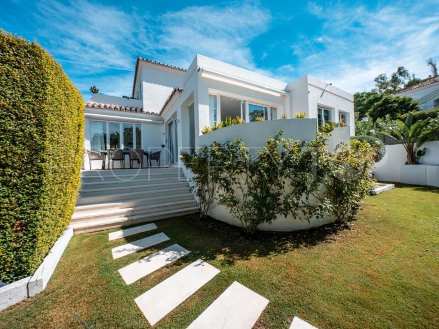 Se vende villa en Los Naranjos Golf