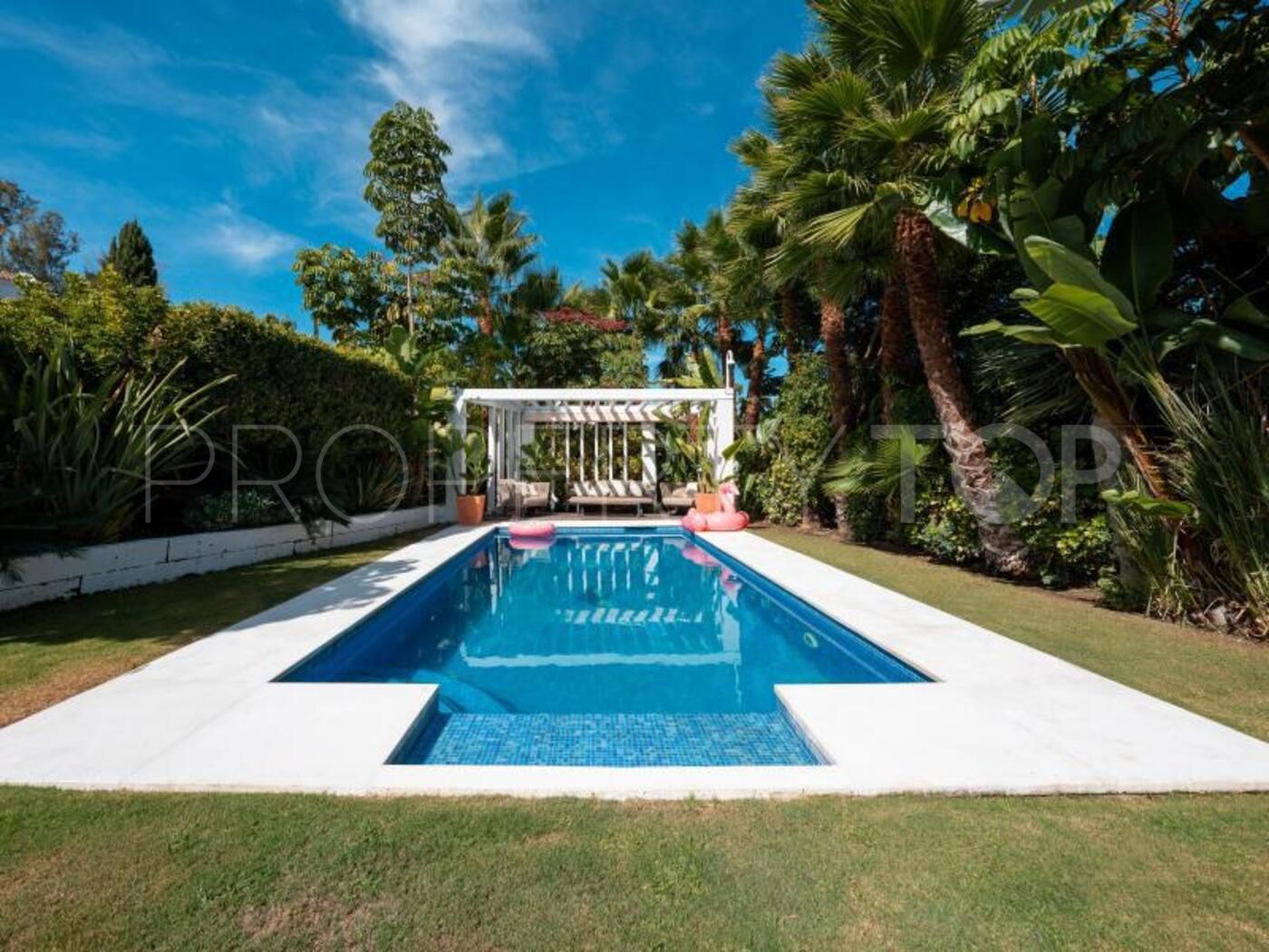 Se vende villa en Los Naranjos Golf