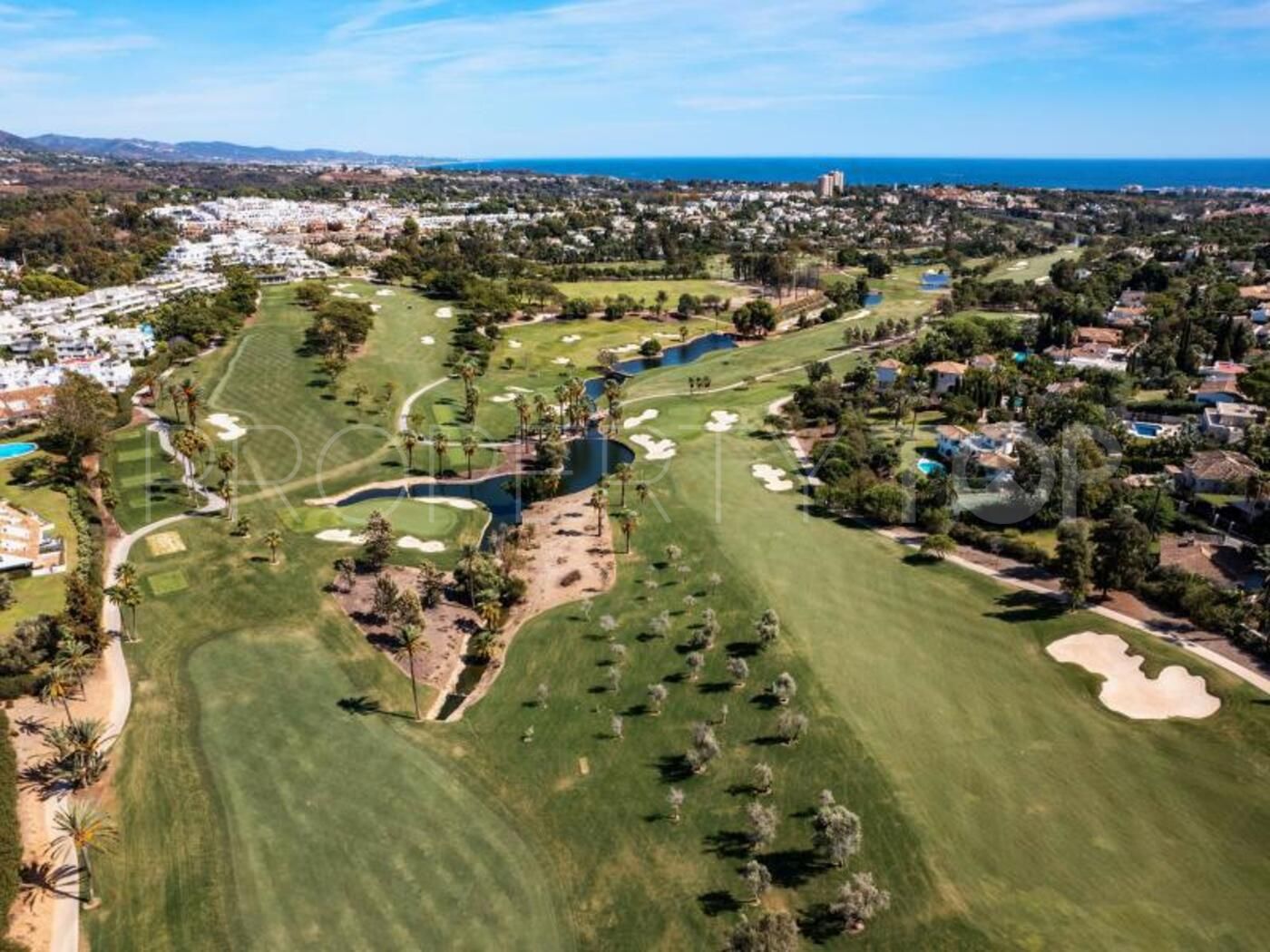 Se vende villa en Los Naranjos Golf