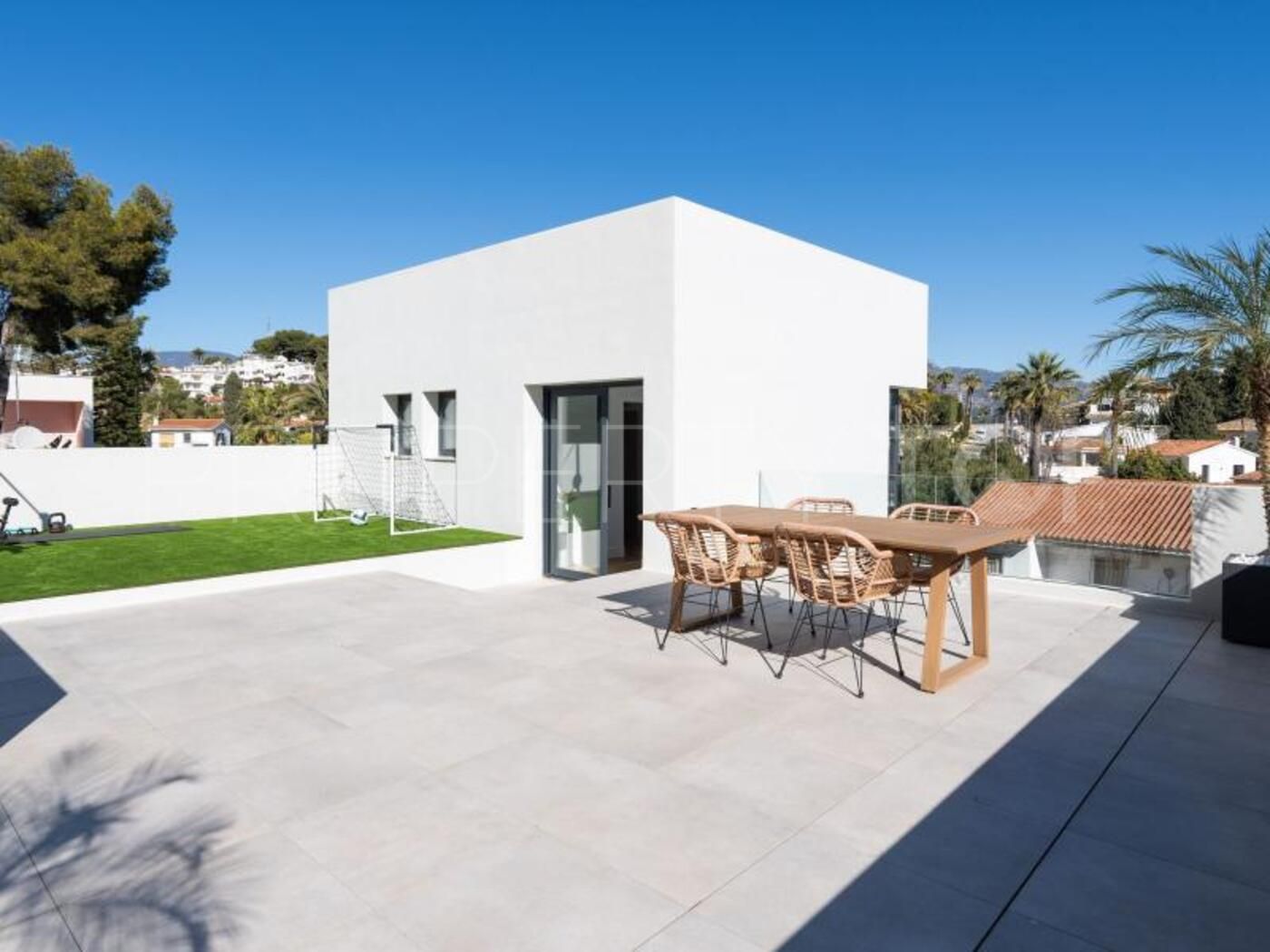 Buy Nueva Andalucia villa with 3 bedrooms