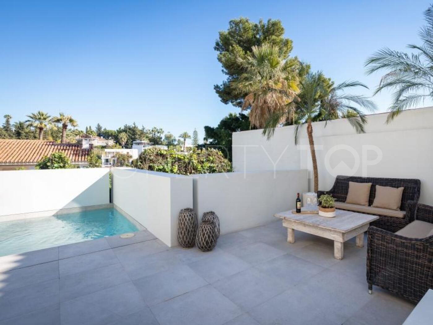 Buy Nueva Andalucia villa with 3 bedrooms