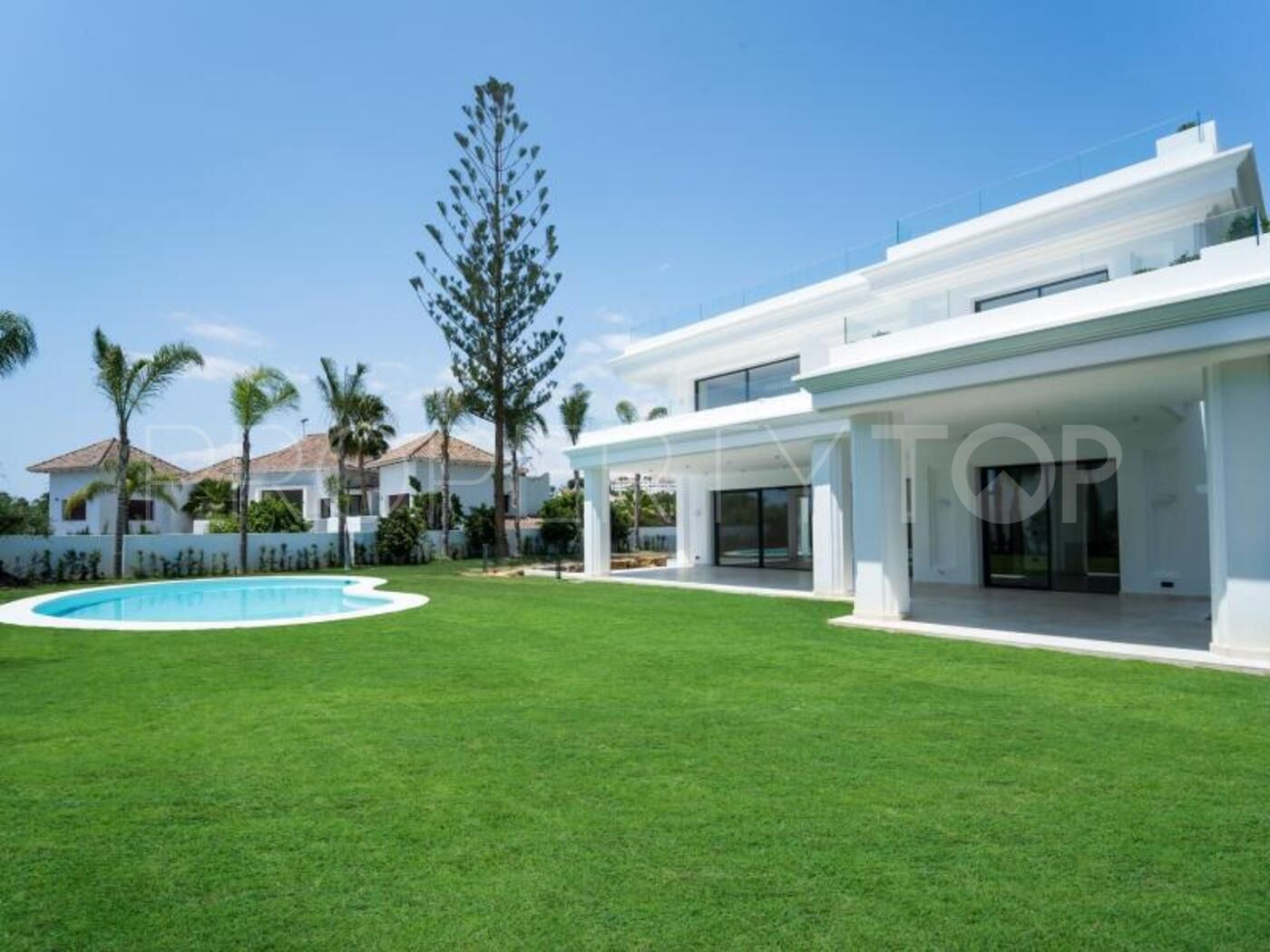 Villa en venta en Las Lomas del Marbella Club con 6 dormitorios