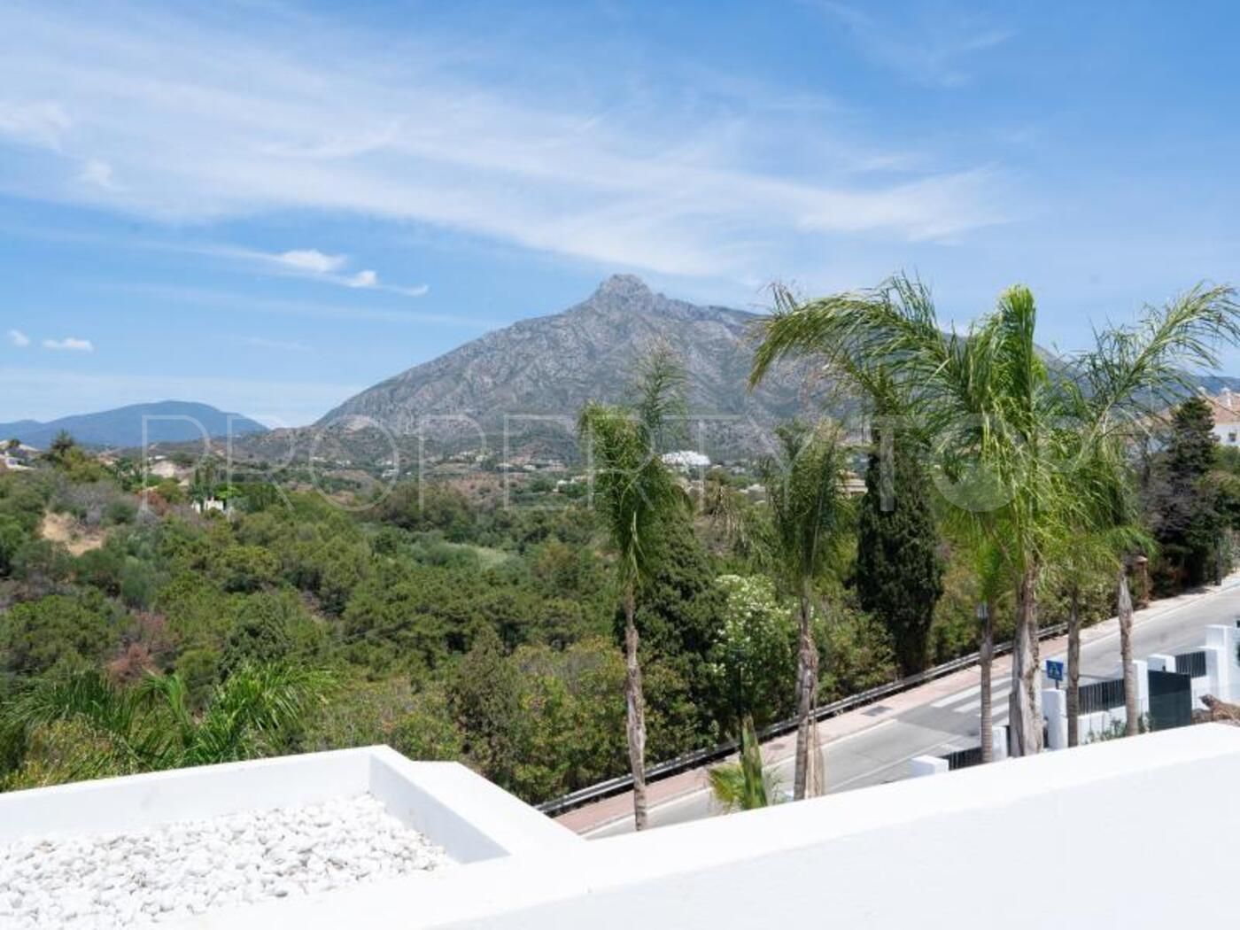 Villa en venta en Las Lomas del Marbella Club con 6 dormitorios