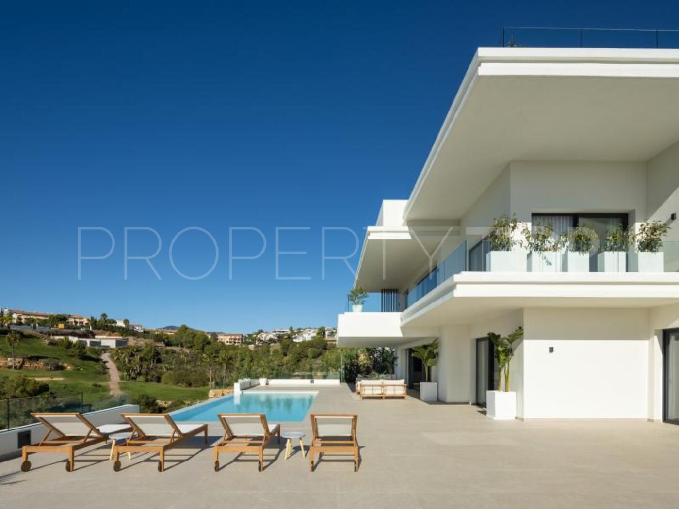 Buy La Resina Golf villa with 5 bedrooms