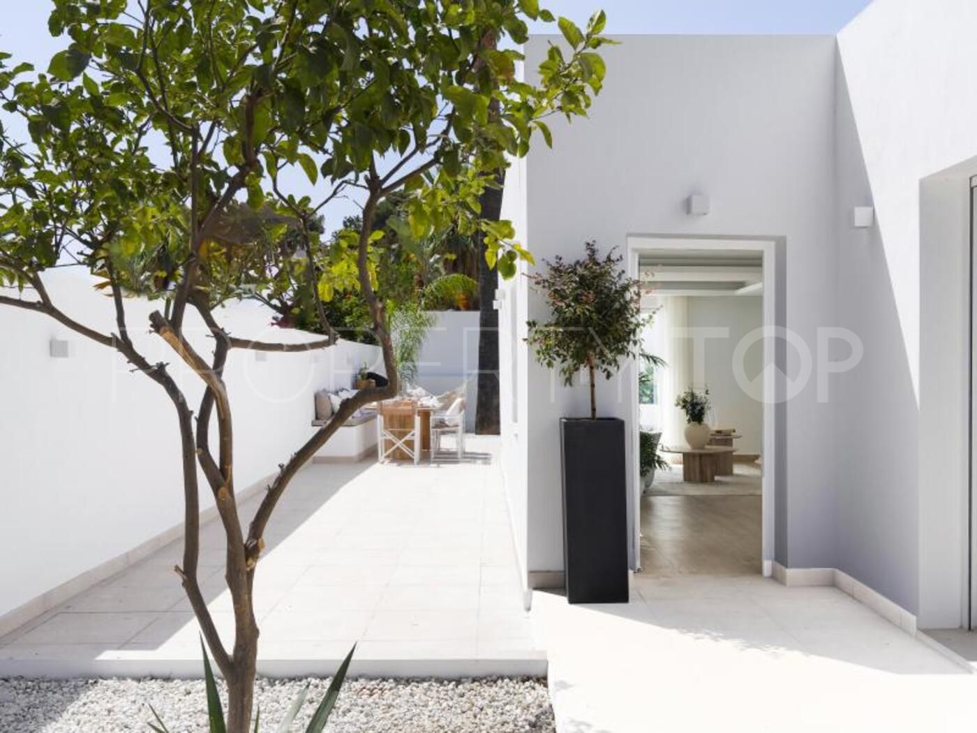 Villa with 4 bedrooms for sale in Nueva Andalucia