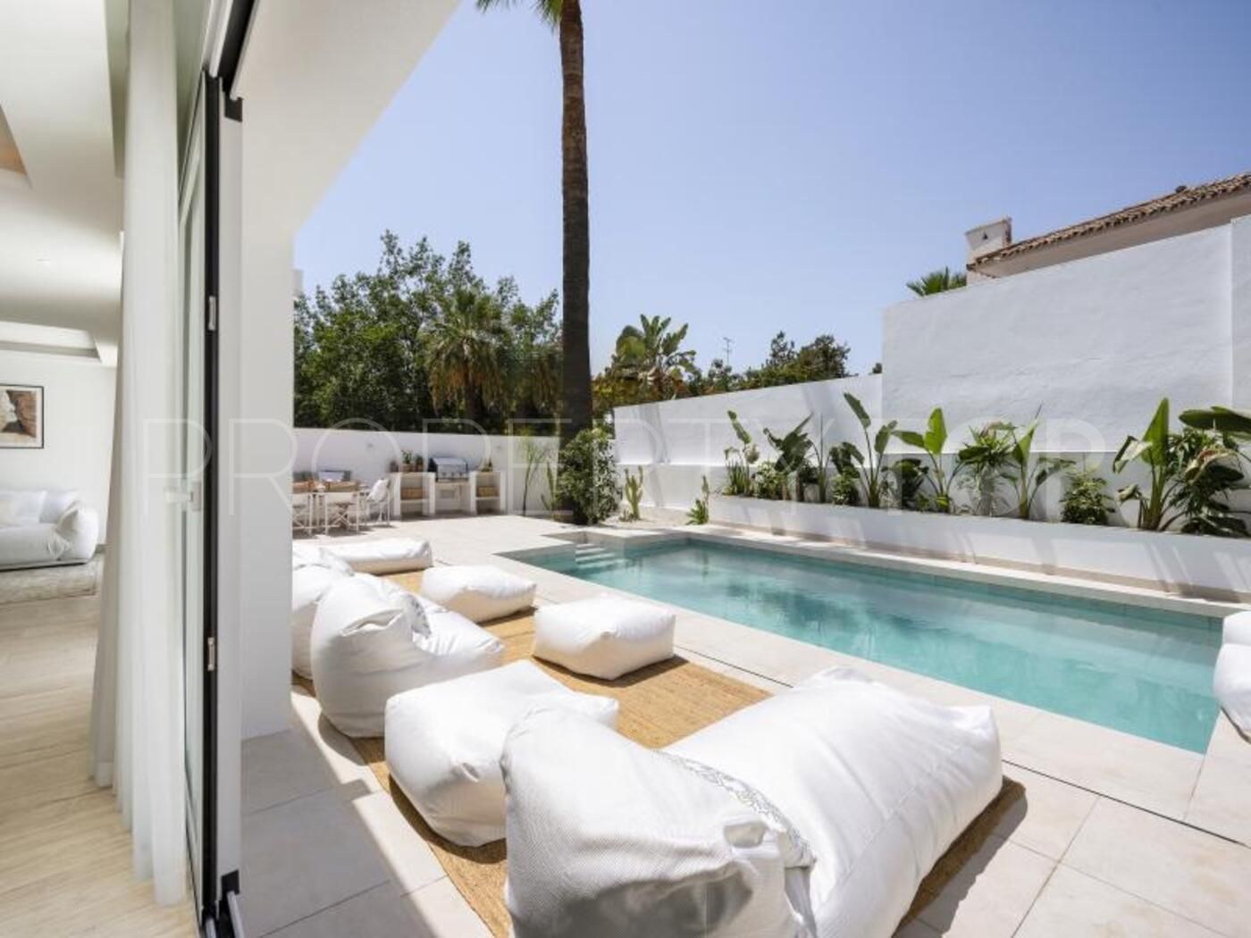 Villa with 4 bedrooms for sale in Nueva Andalucia