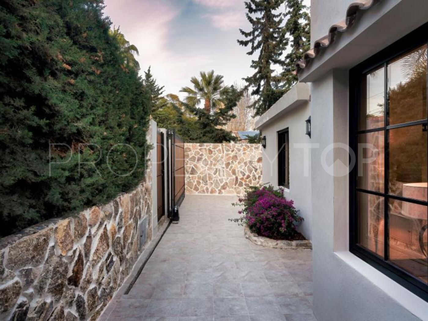 Comprar villa en Nueva Andalucia de 4 dormitorios