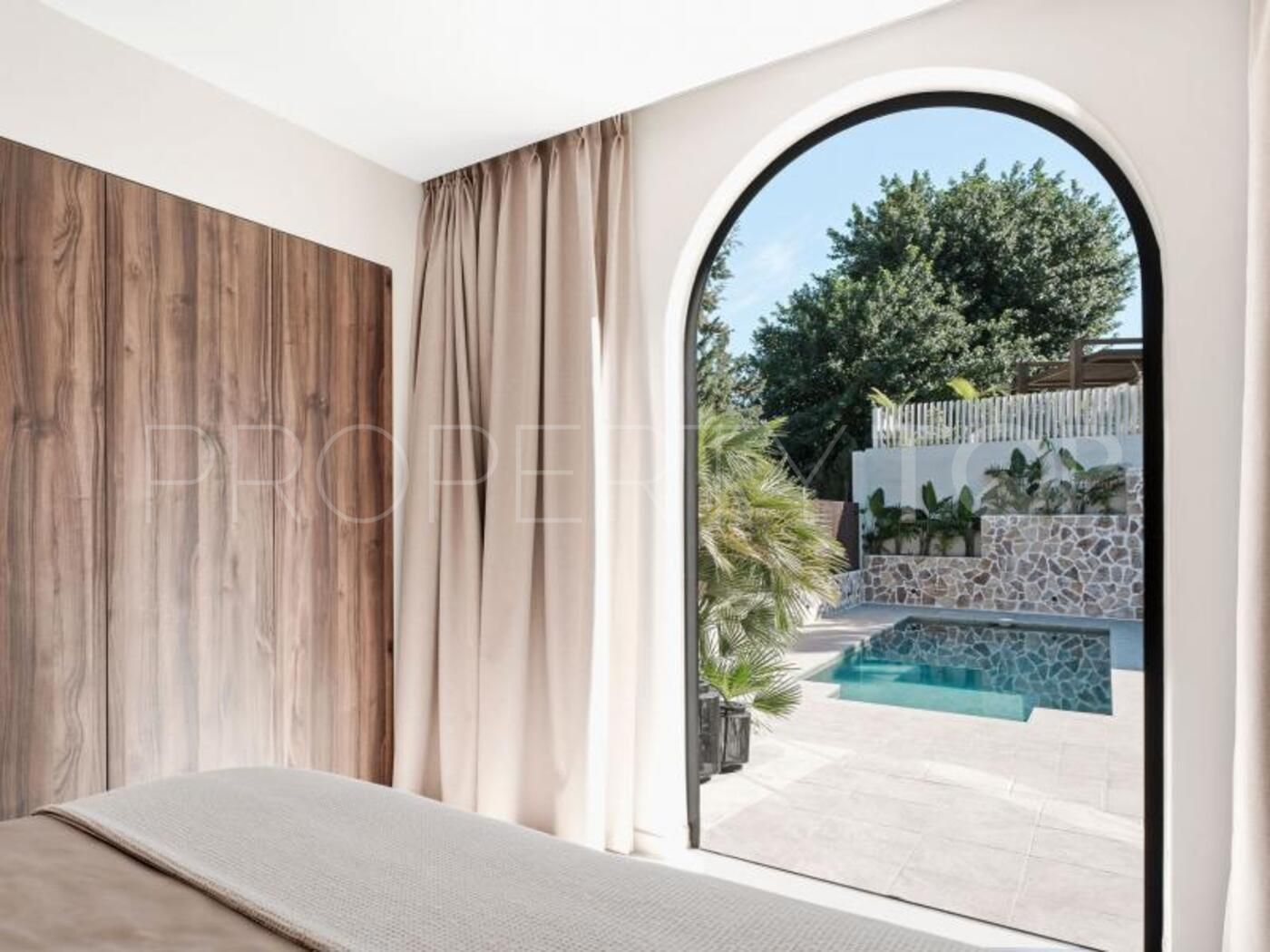 Comprar villa en Nueva Andalucia de 4 dormitorios