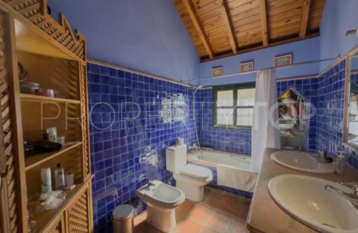 Se vende villa en Nueva Andalucia con 6 dormitorios