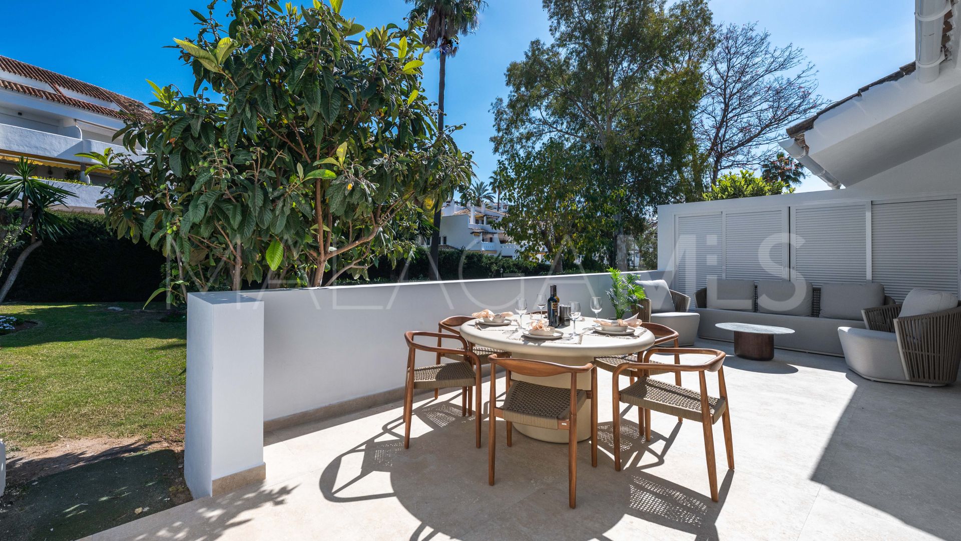 Buy ground floor apartment in Nueva Andalucia with 3 bedrooms