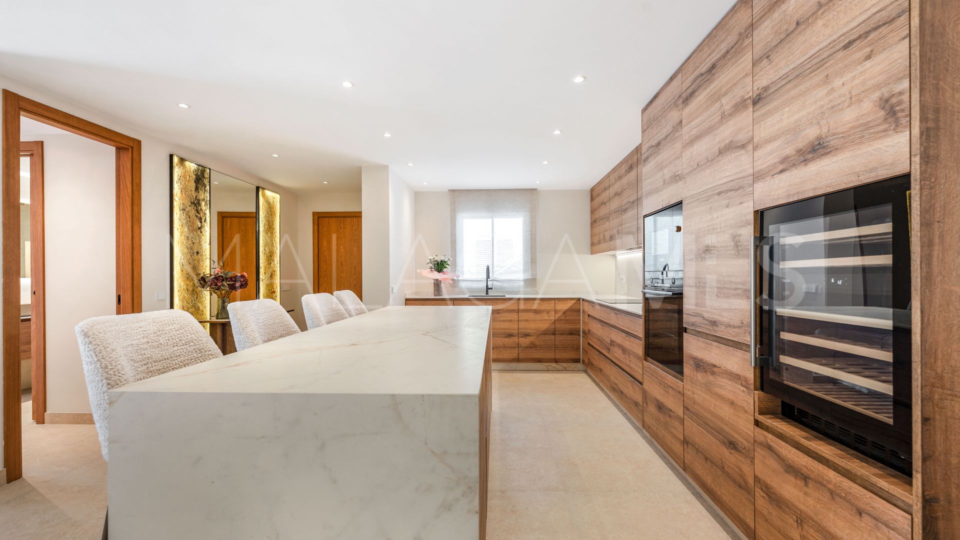 Buy ground floor apartment in Nueva Andalucia with 3 bedrooms