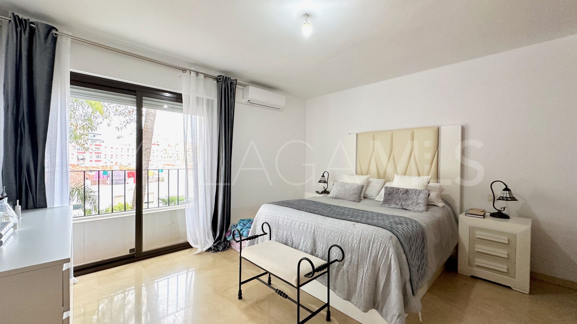 Buy casa in Estepona with 3 bedrooms