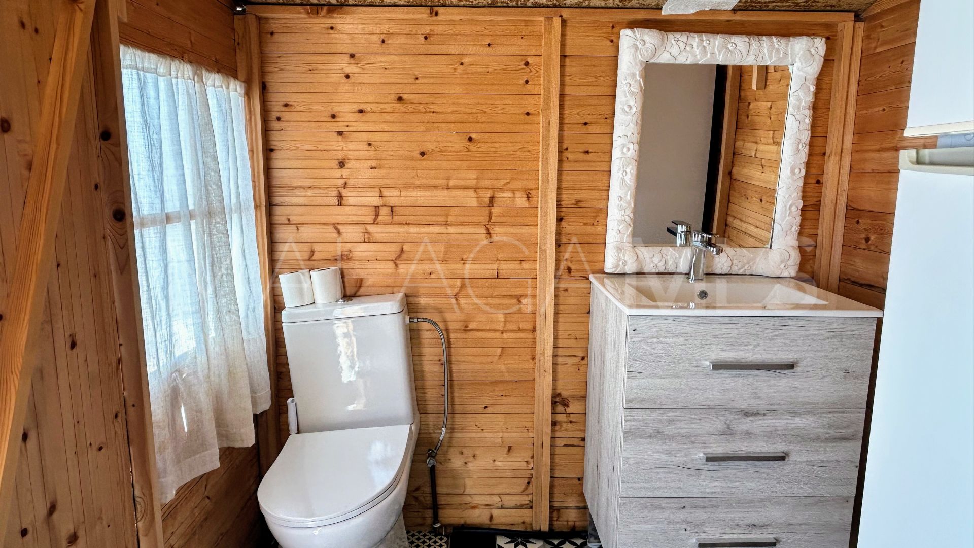 Hus i byn for sale in Guadalobon