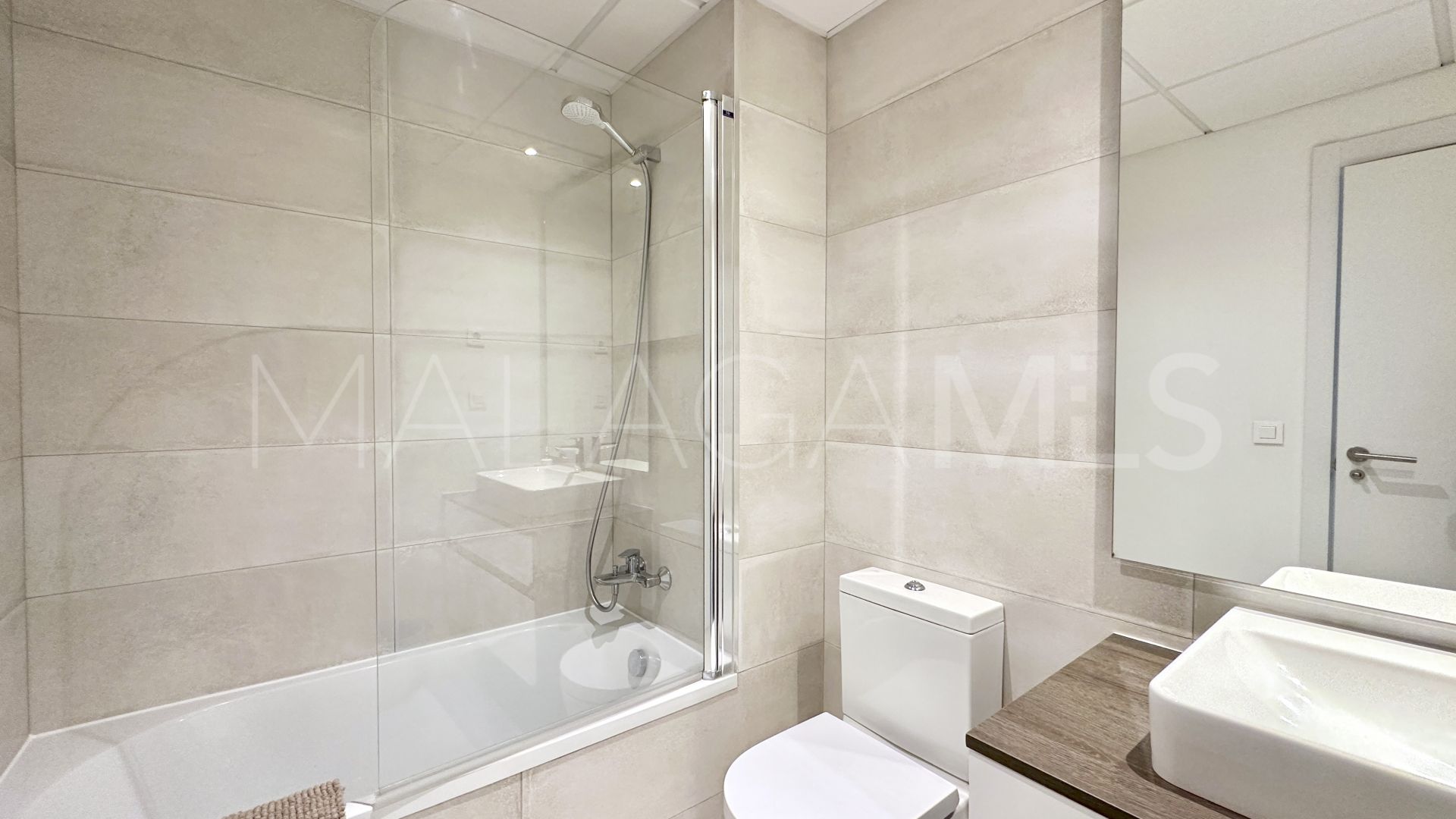 Markplanslägenhet for sale in Oasis325