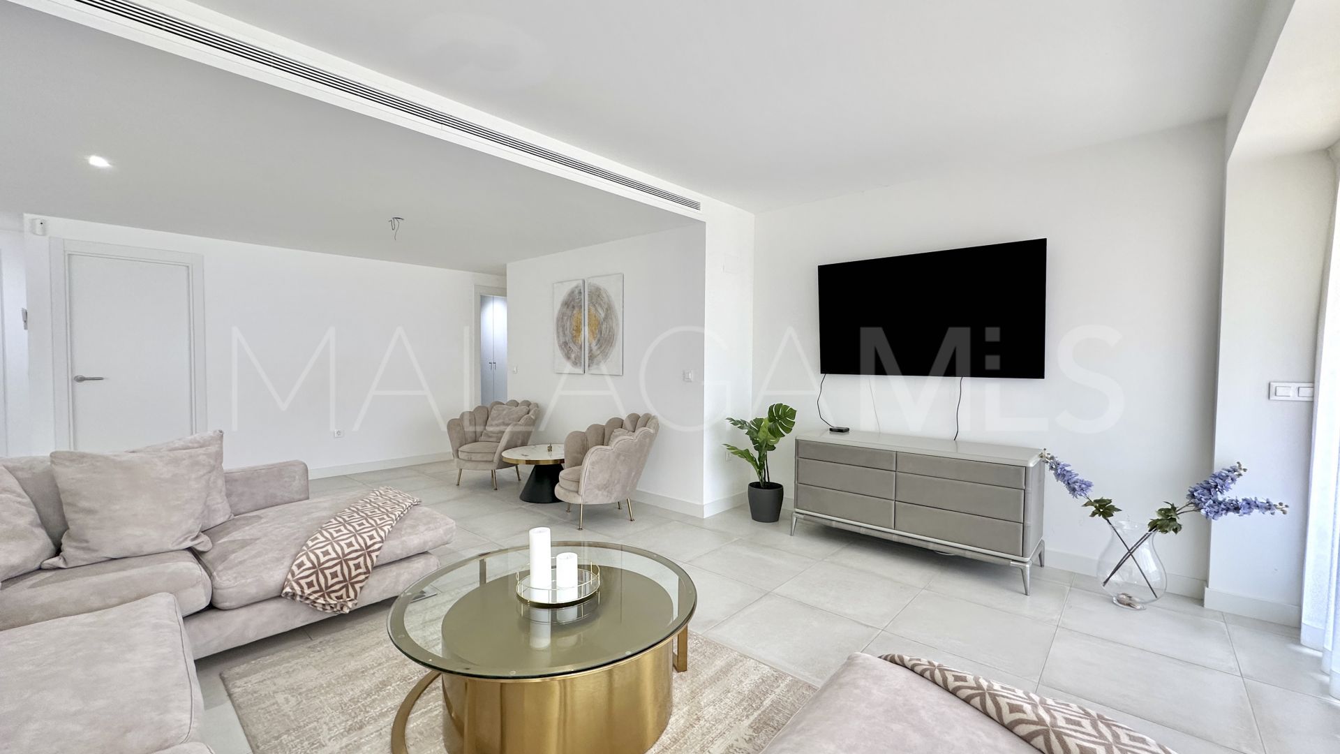 Markplanslägenhet for sale in Oasis325