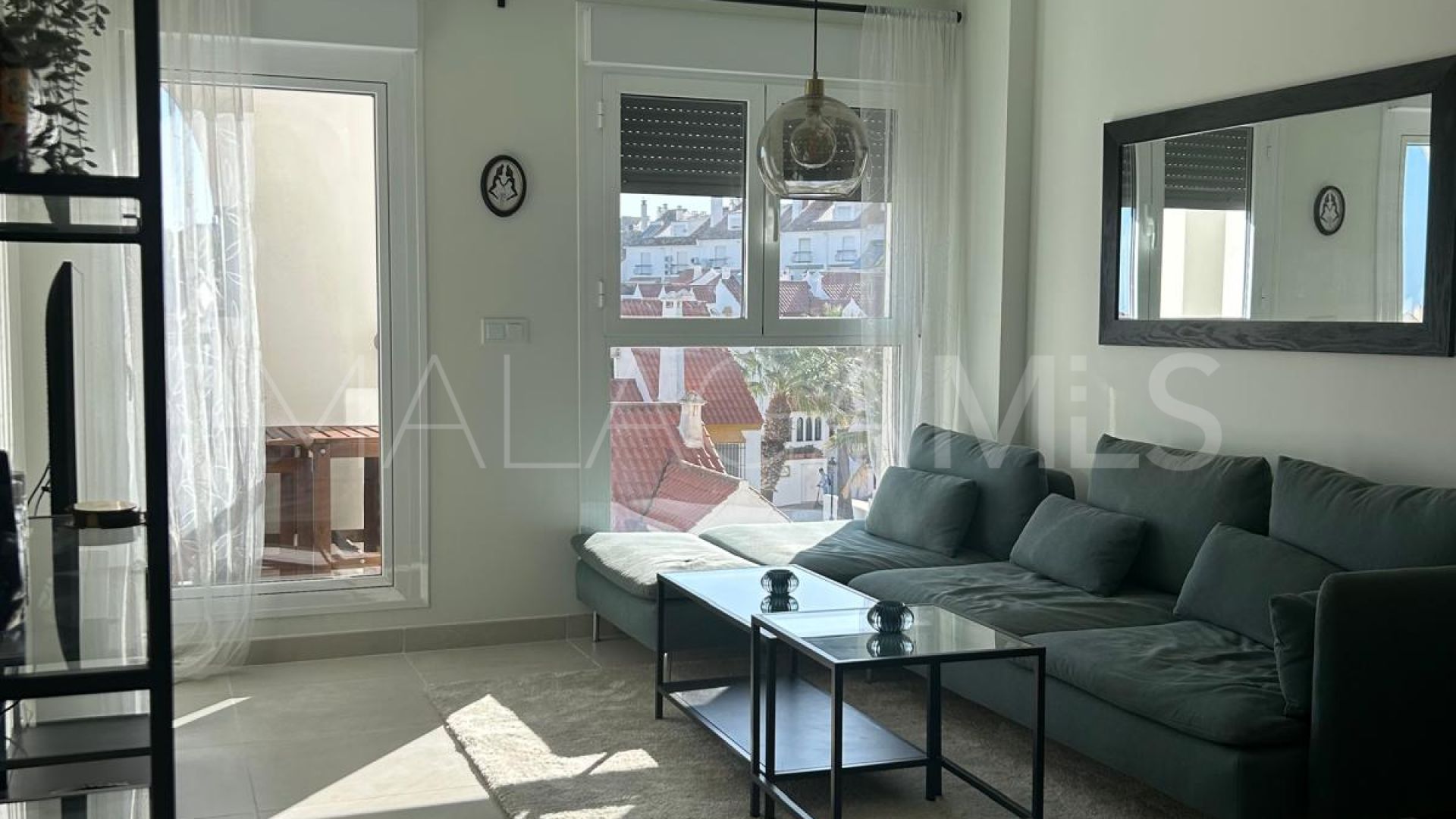 Lägenhet for sale in Estepona Puerto