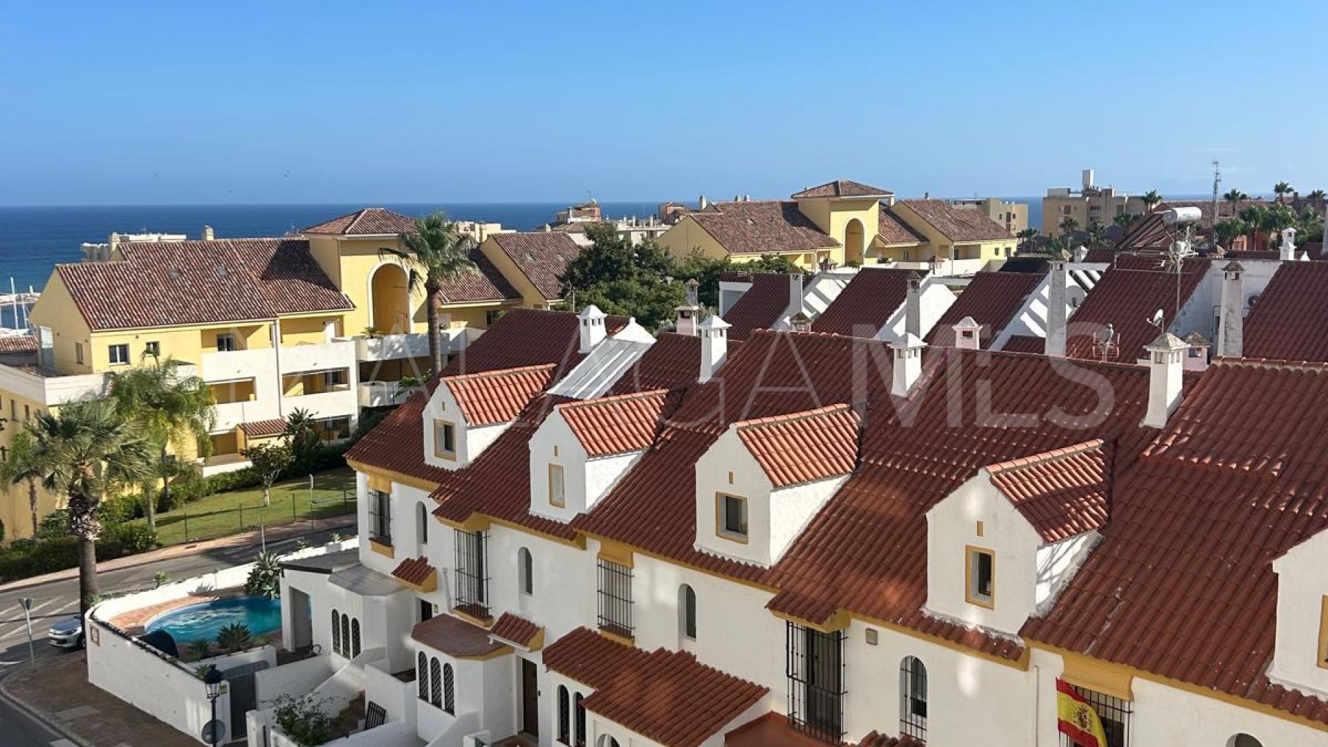 Lägenhet for sale in Estepona Puerto