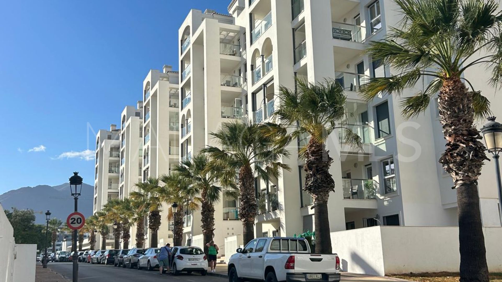 Lägenhet for sale in Estepona Puerto