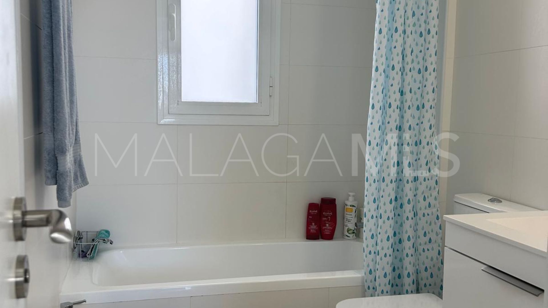 Lägenhet for sale in Estepona Puerto