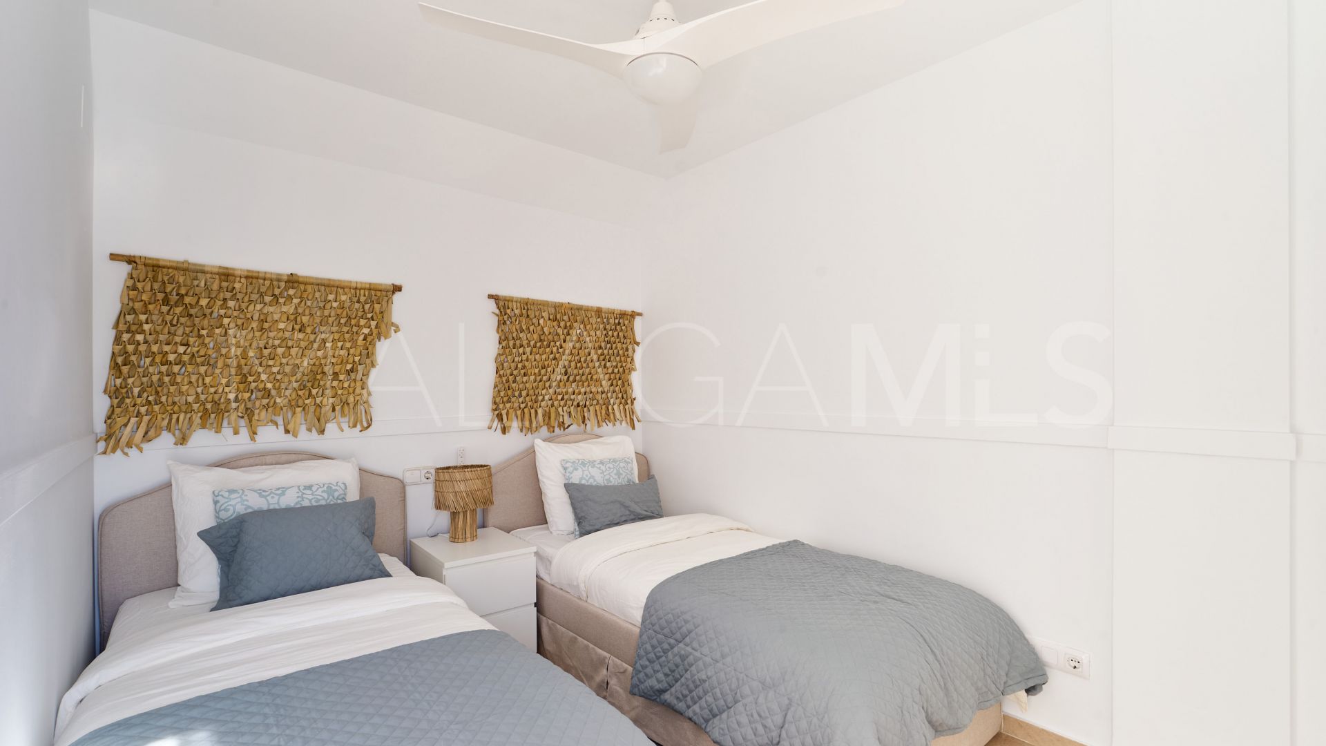 Duplex penthouse for sale in Casares Playa
