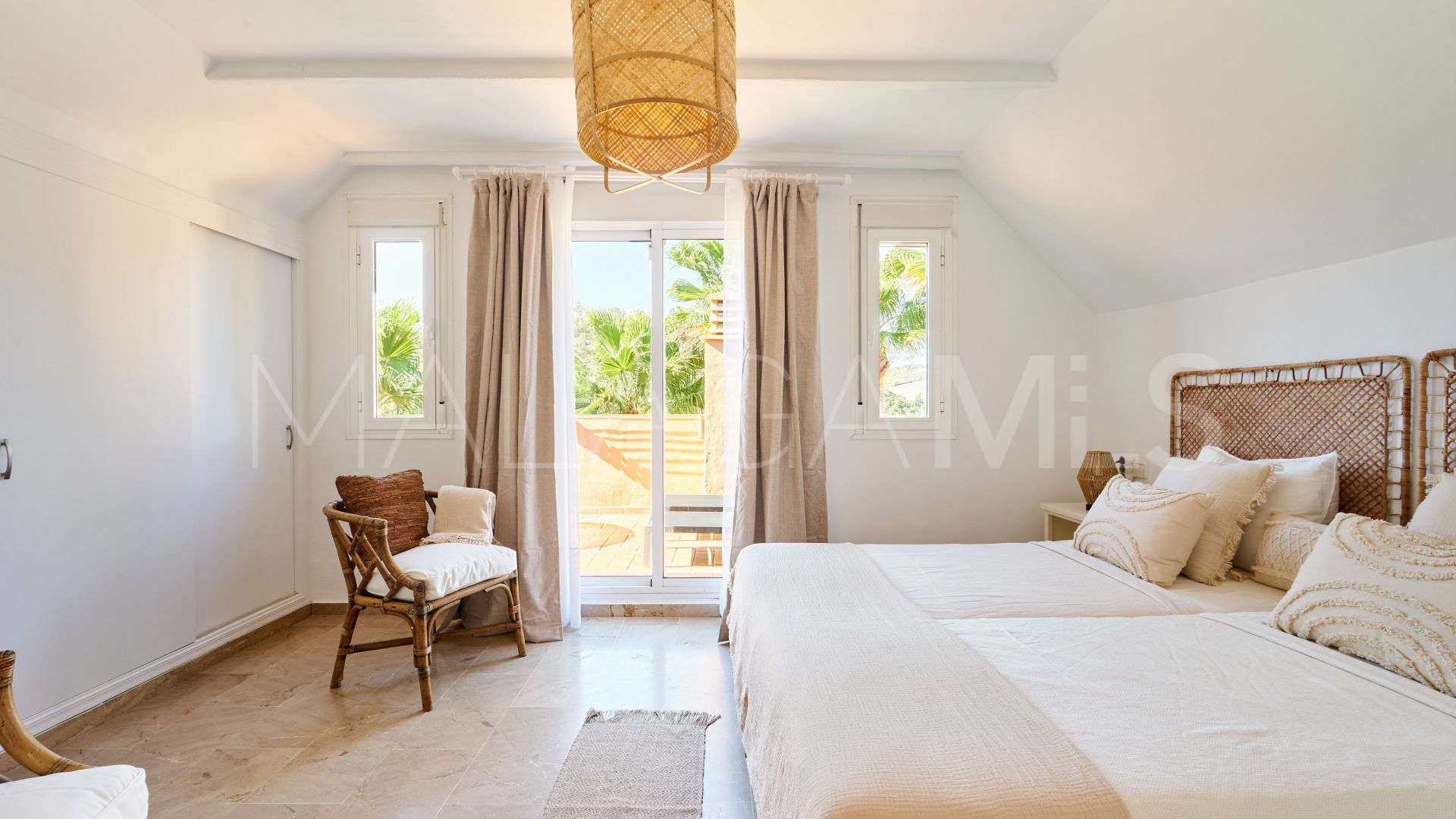 Duplex penthouse for sale in Casares Playa