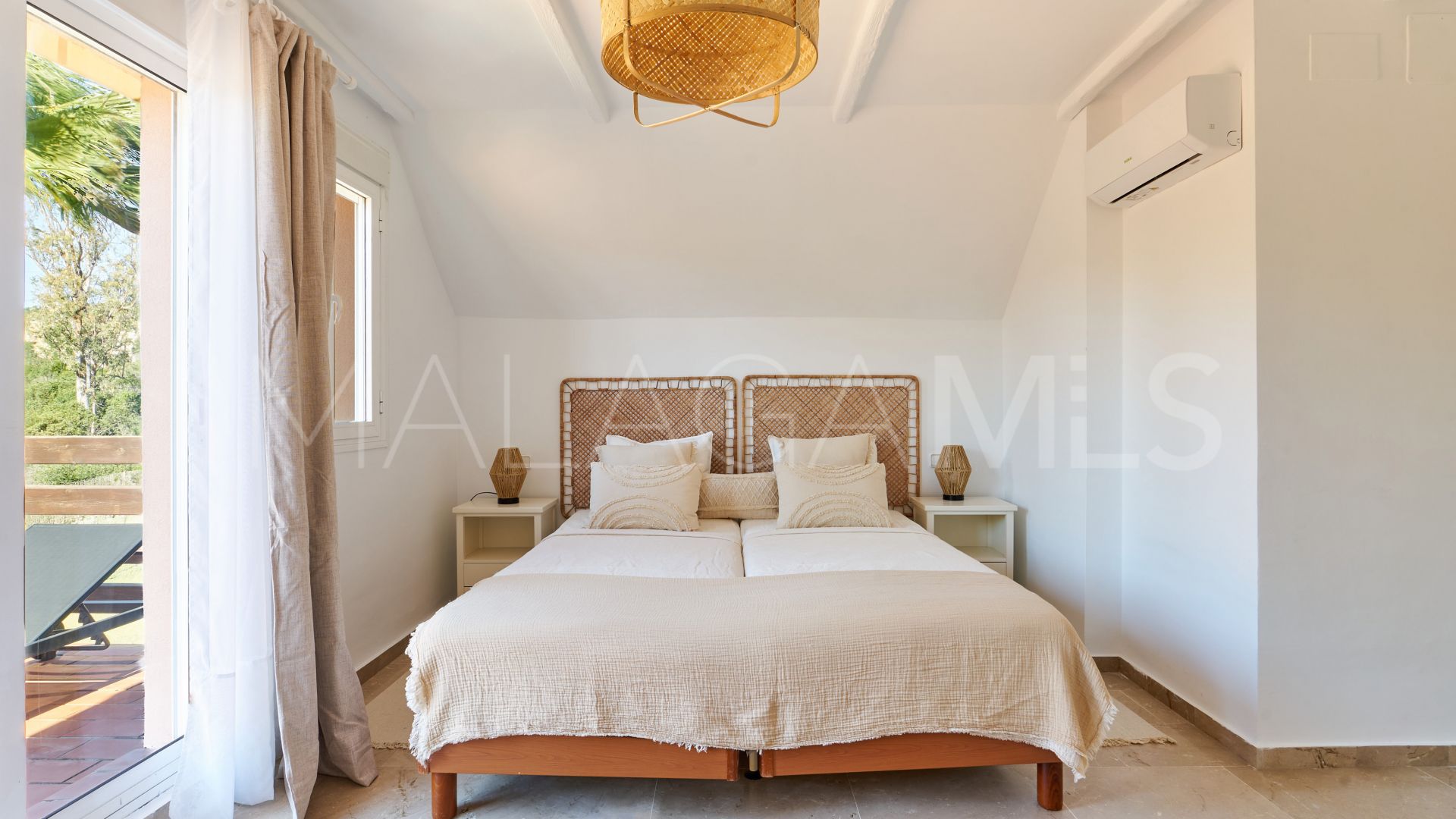 Duplex penthouse for sale in Casares Playa