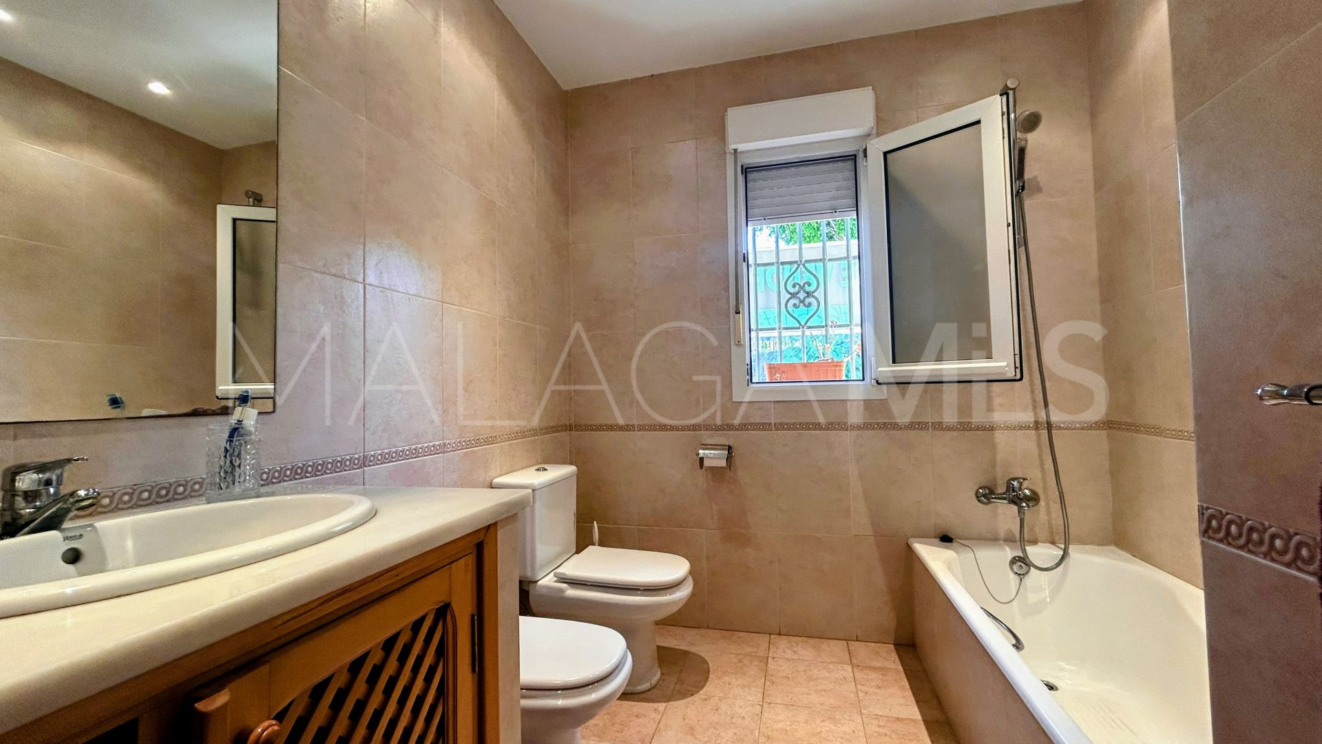 Maison for sale in La Duquesa