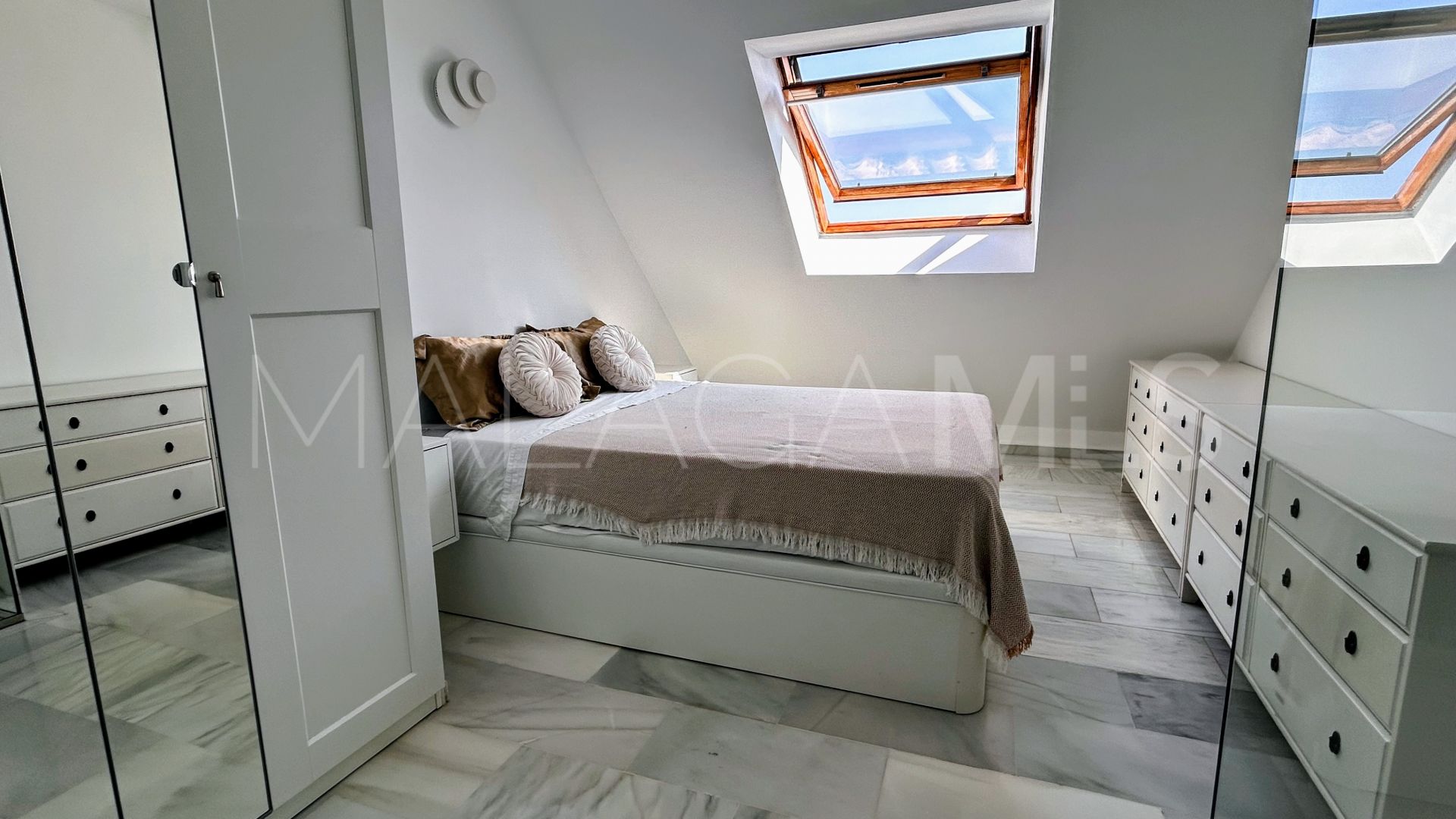 Zweistöckiges penthouse for sale in Forest Hills
