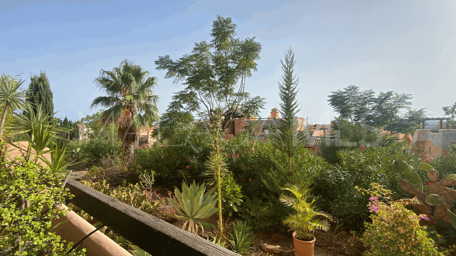 For sale ground floor apartment in Casares Golf