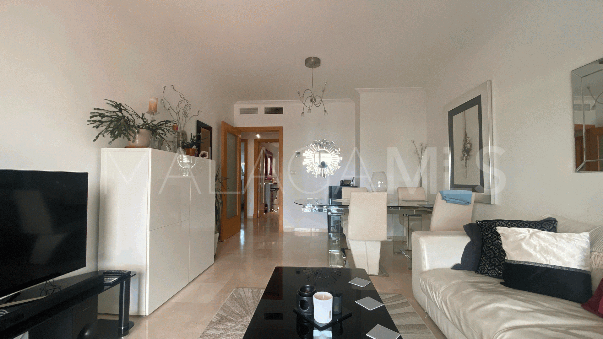 For sale ground floor apartment in Casares Golf