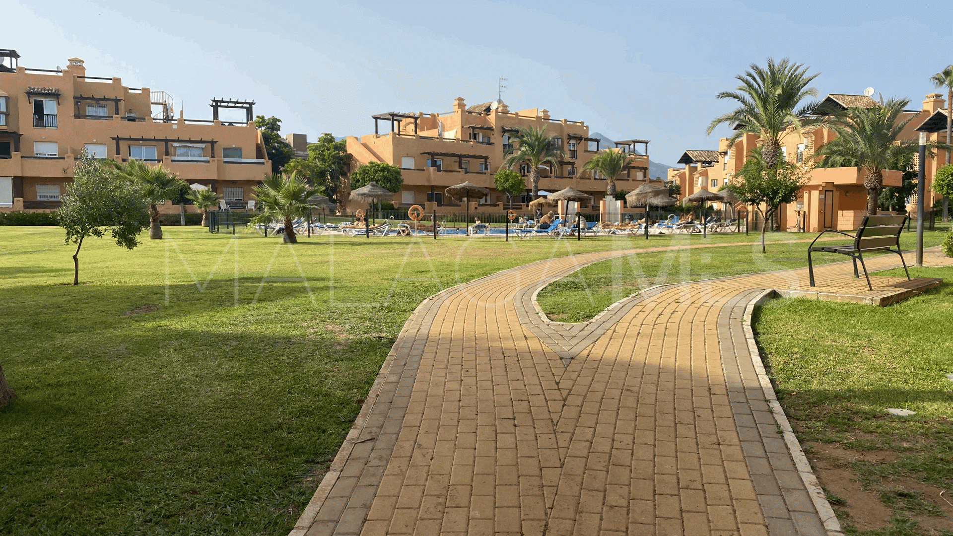 For sale ground floor apartment in Casares Golf