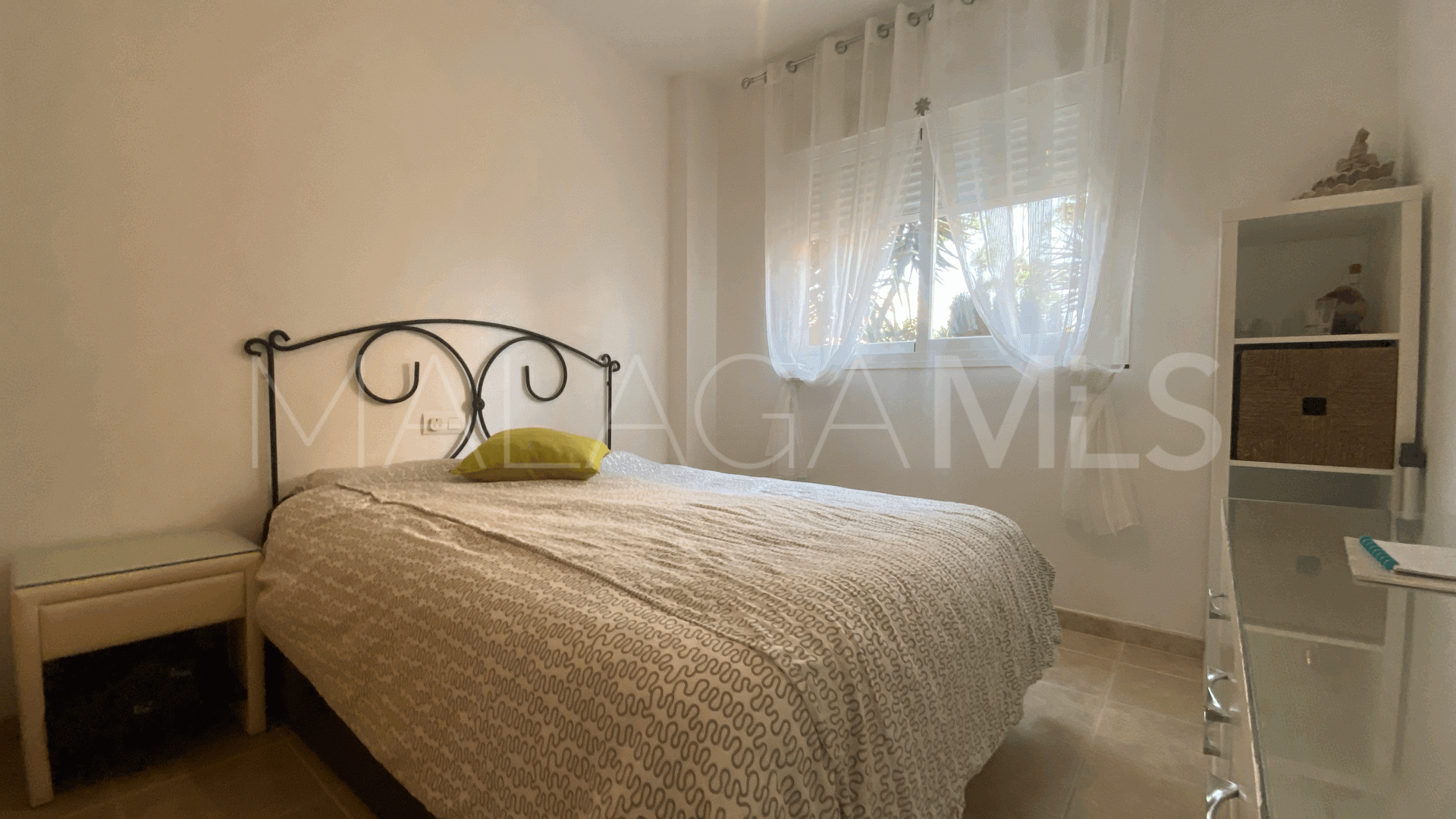 For sale ground floor apartment in Casares Golf